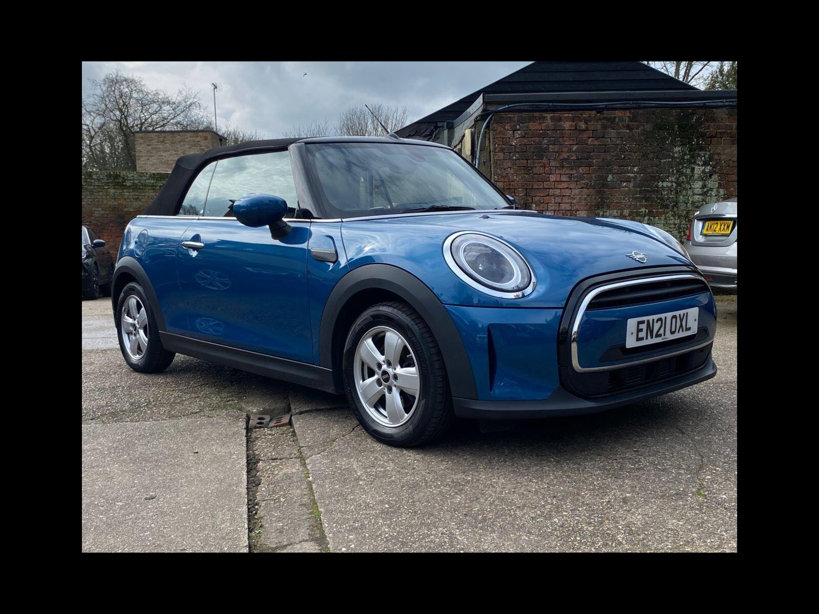 MINI Convertible 1.5 Cooper Classic Convertible 2dr Petrol Steptronic Euro 6 (s/s) (136 ps) 1 owner with full service history 2dr Automatic 2021