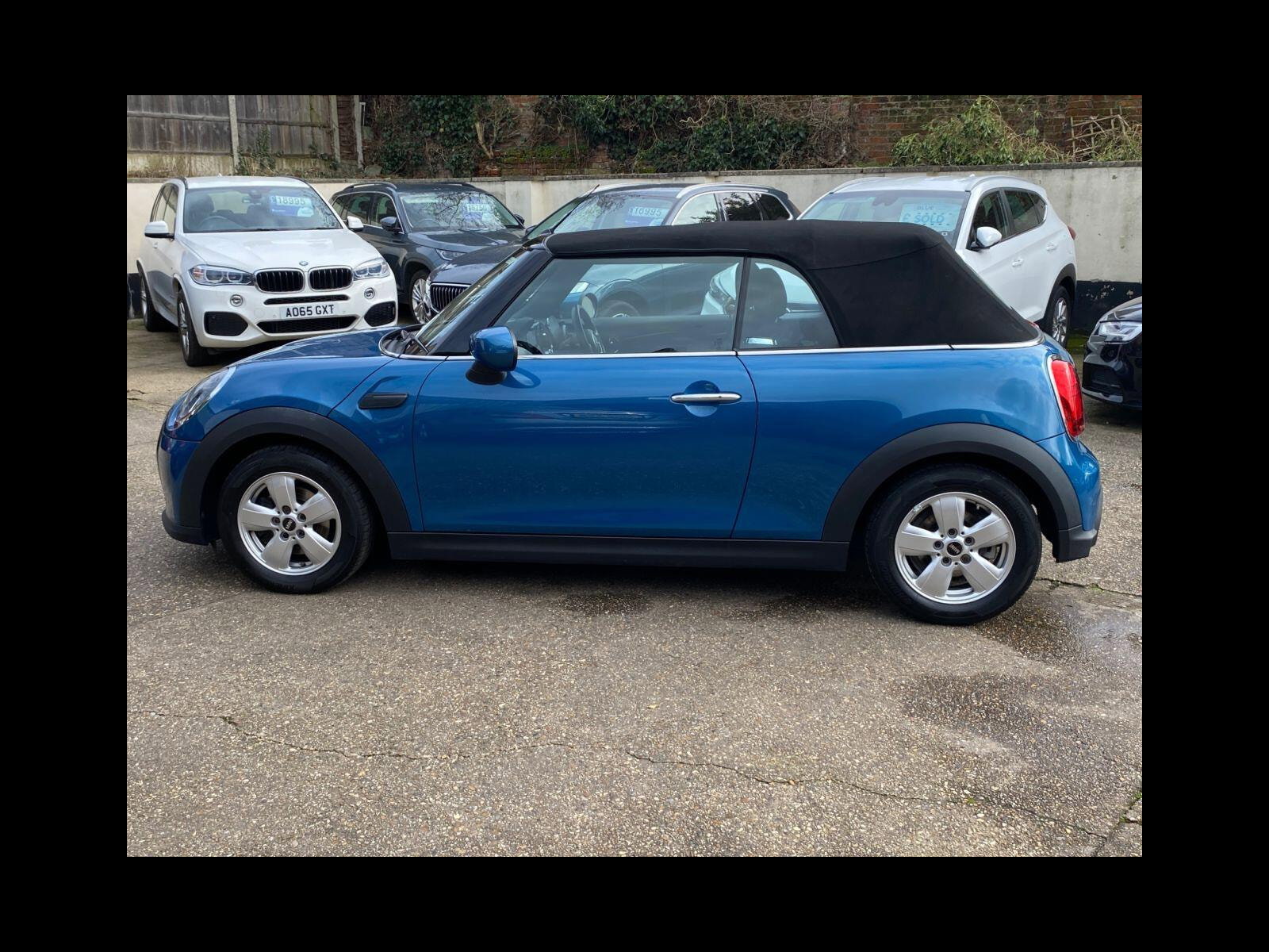 MINI Convertible 1.5 Cooper Classic Convertible 2dr Petrol Steptronic Euro 6 (s/s) (136 ps) 1 owner with full service history 2dr Automatic 2021