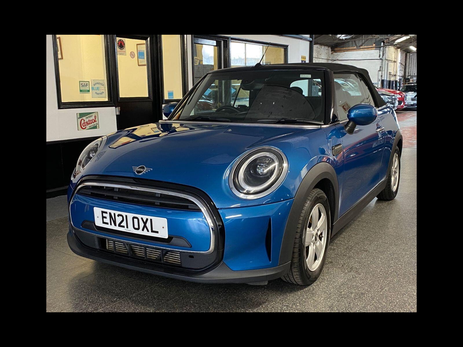 MINI Convertible 1.5 Cooper Classic Convertible 2dr Petrol Steptronic Euro 6 (s/s) (136 ps) 1 owner with full service history 2dr Automatic 2021