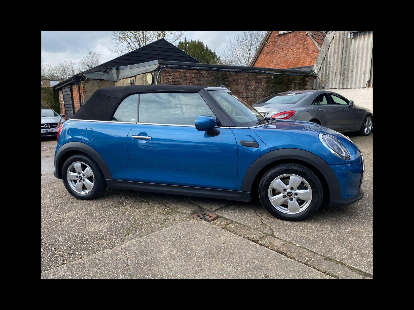 MINI Convertible 1.5 Cooper Classic Convertible 2dr Petrol Steptronic Euro 6 (s/s) (136 ps) 1 owner with full service history 2dr Automatic 2021