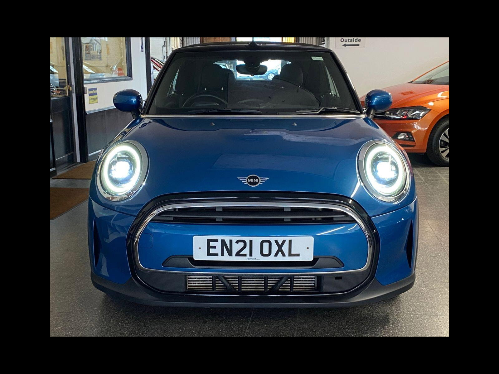MINI Convertible 1.5 Cooper Classic Convertible 2dr Petrol Steptronic Euro 6 (s/s) (136 ps) 1 owner with full service history 2dr Automatic 2021