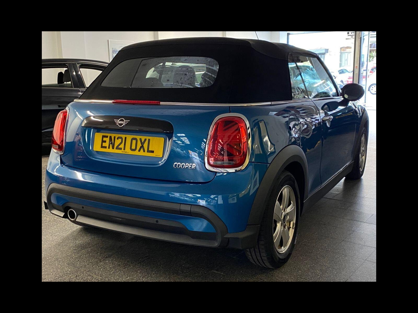 MINI Convertible 1.5 Cooper Classic Convertible 2dr Petrol Steptronic Euro 6 (s/s) (136 ps) 1 owner with full service history 2dr Automatic 2021