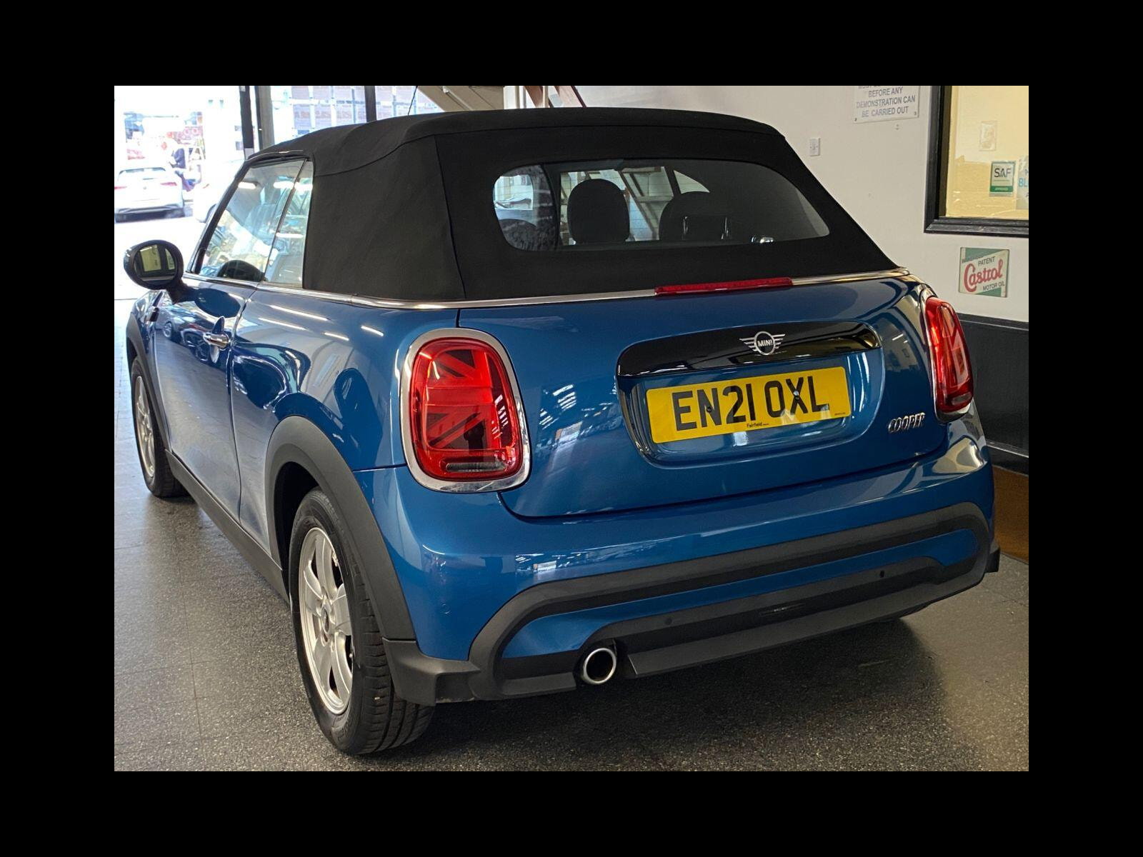 MINI Convertible 1.5 Cooper Classic Convertible 2dr Petrol Steptronic Euro 6 (s/s) (136 ps) 1 owner with full service history 2dr Automatic 2021