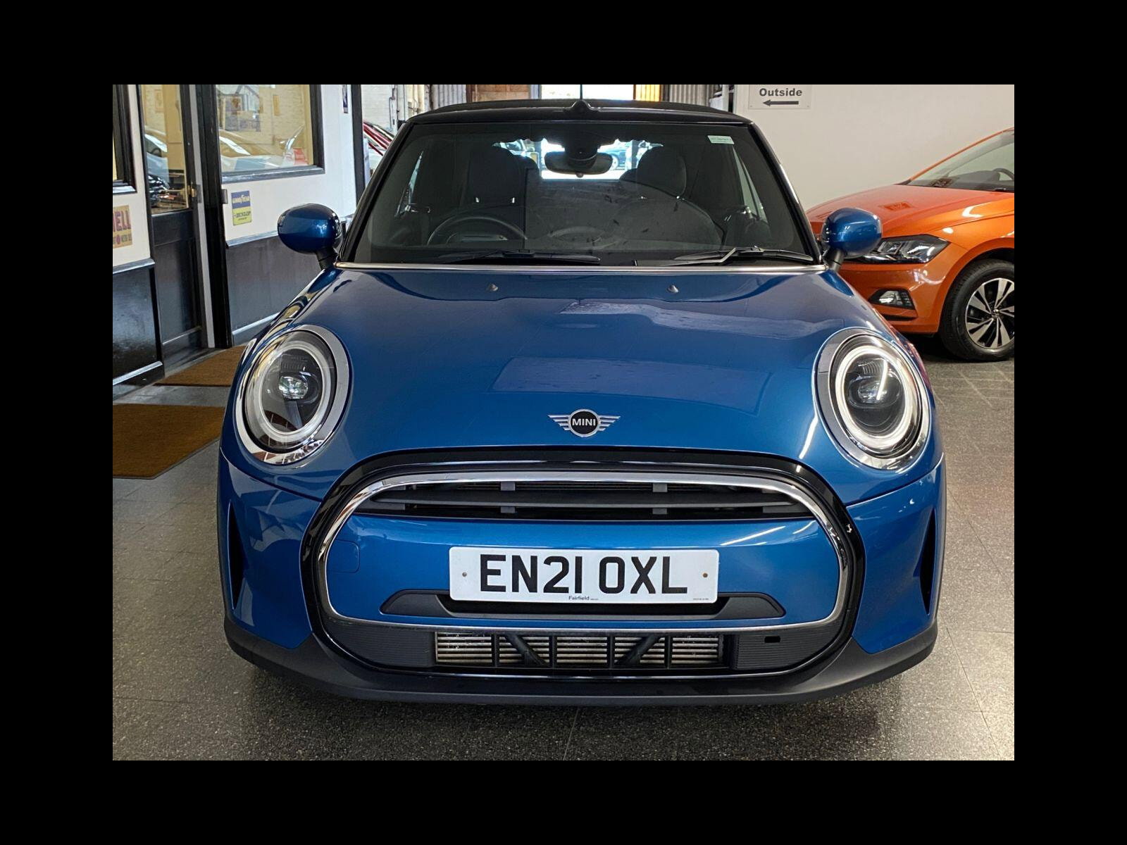 MINI Convertible 1.5 Cooper Classic Convertible 2dr Petrol Steptronic Euro 6 (s/s) (136 ps) 1 owner with full service history 2dr Automatic 2021