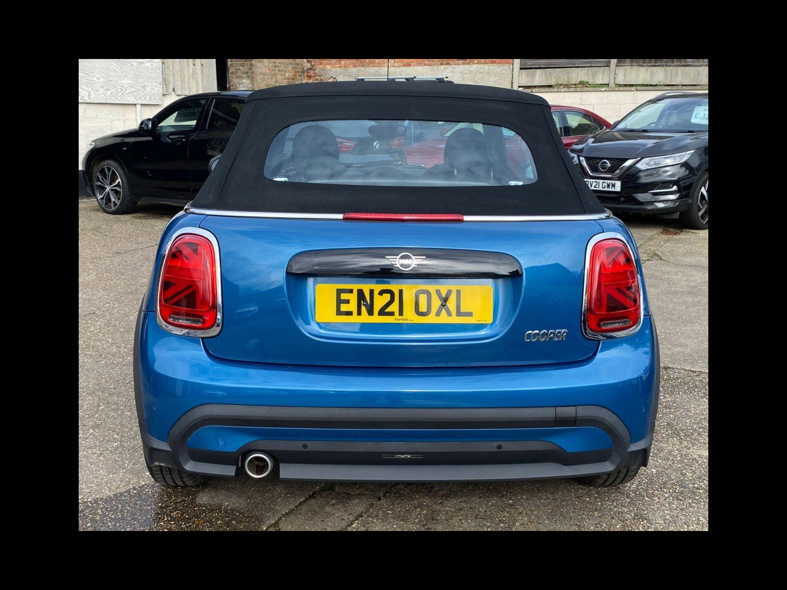 MINI Convertible 1.5 Cooper Classic Convertible 2dr Petrol Steptronic Euro 6 (s/s) (136 ps) 1 owner with full service history 2dr Automatic 2021