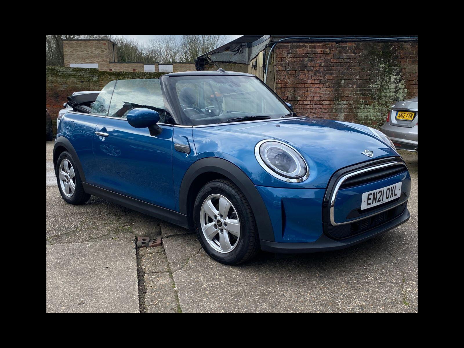 MINI Convertible 1.5 Cooper Classic Convertible 2dr Petrol Steptronic Euro 6 (s/s) (136 ps) 1 owner with full service history 2dr Automatic 2021
