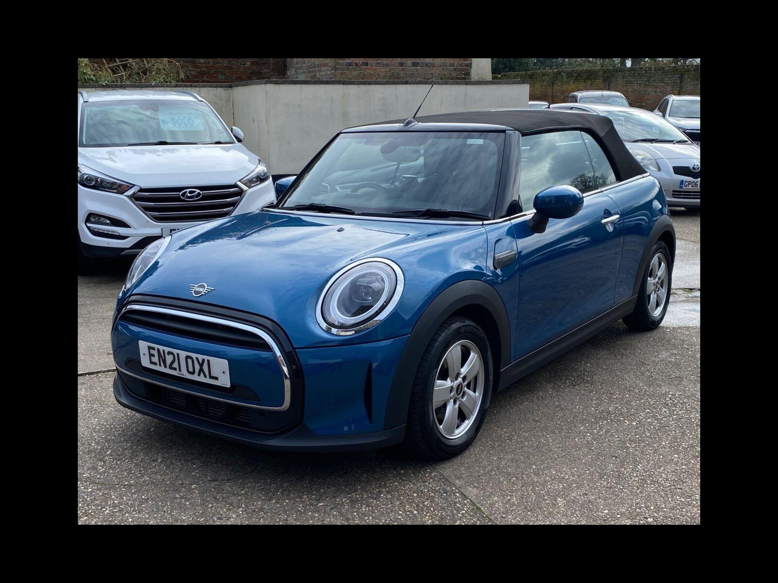 MINI Convertible 1.5 Cooper Classic Convertible 2dr Petrol Steptronic Euro 6 (s/s) (136 ps) 1 owner with full service history 2dr Automatic 2021
