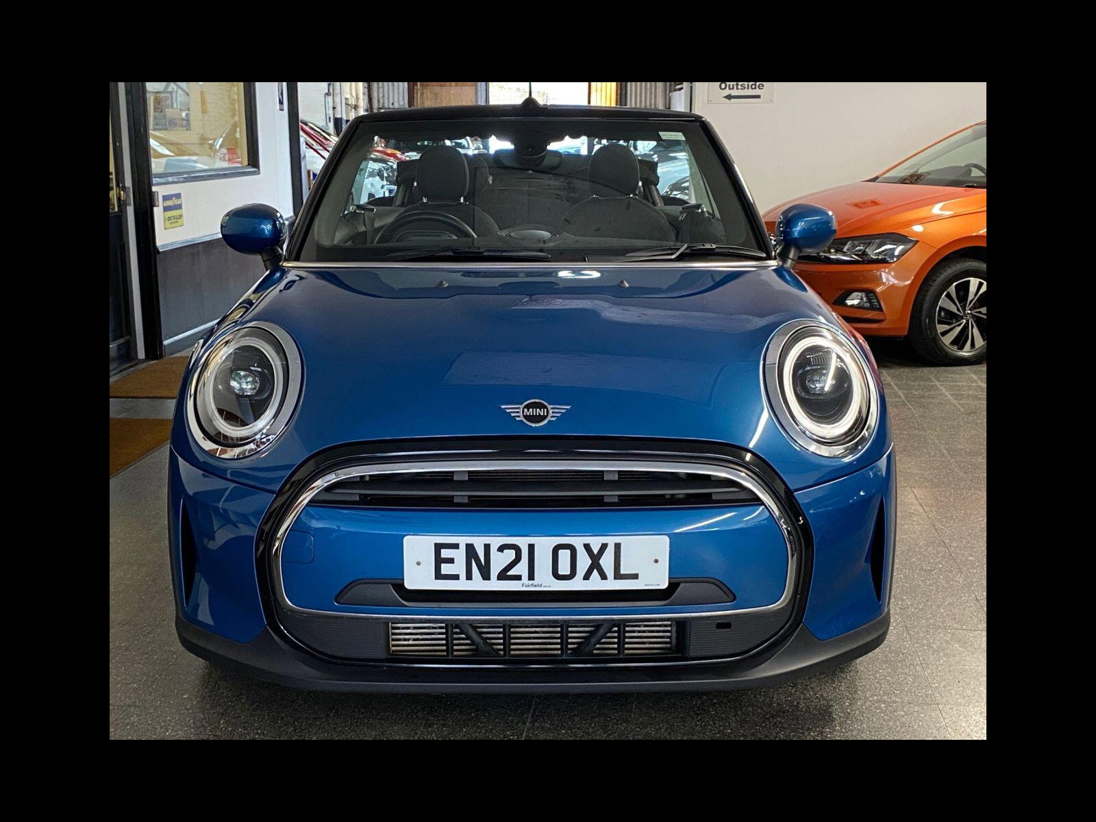MINI Convertible 1.5 Cooper Classic Convertible 2dr Petrol Steptronic Euro 6 (s/s) (136 ps) 1 owner with full service history 2dr Automatic 2021