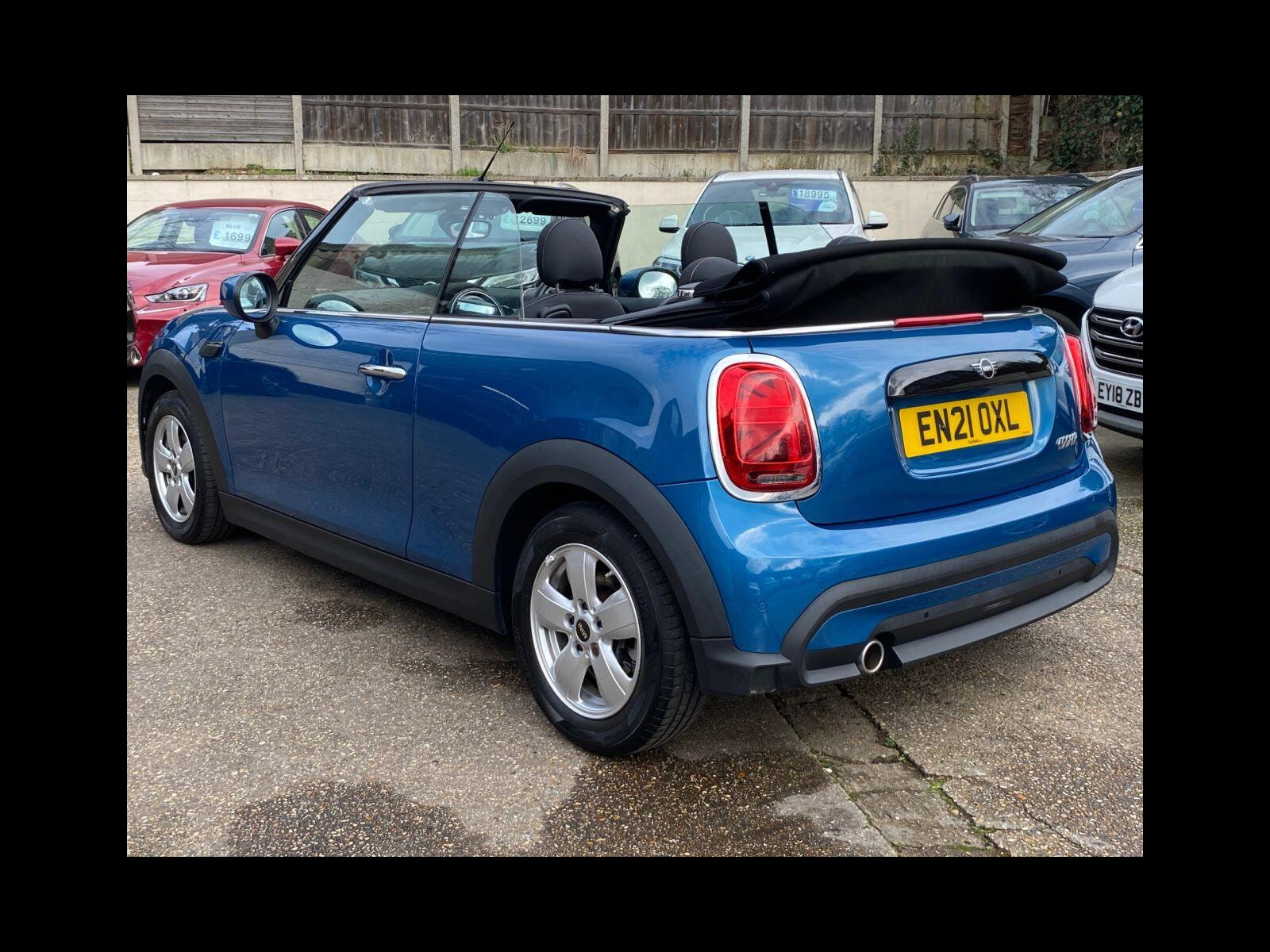 MINI Convertible 1.5 Cooper Classic Convertible 2dr Petrol Steptronic Euro 6 (s/s) (136 ps) 1 owner with full service history 2dr Automatic 2021