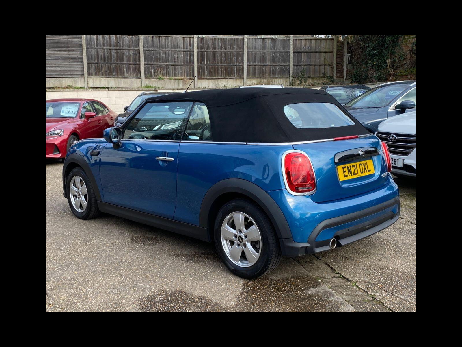 MINI Convertible 1.5 Cooper Classic Convertible 2dr Petrol Steptronic Euro 6 (s/s) (136 ps) 1 owner with full service history 2dr Automatic 2021