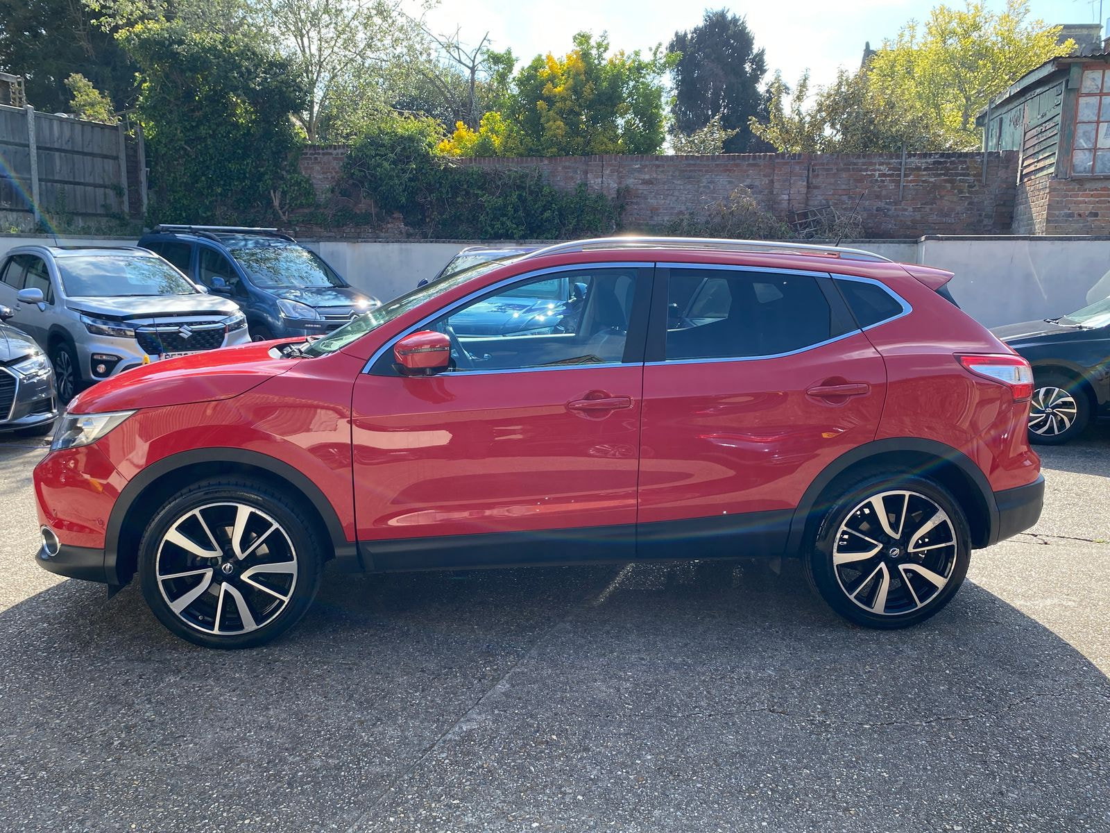 Nissan Qashqai 1.2 DIG-T Tekna SUV 5dr Petrol XTRON 2WD Euro 6 (s/s) (115 ps) 5dr Automatic 2016