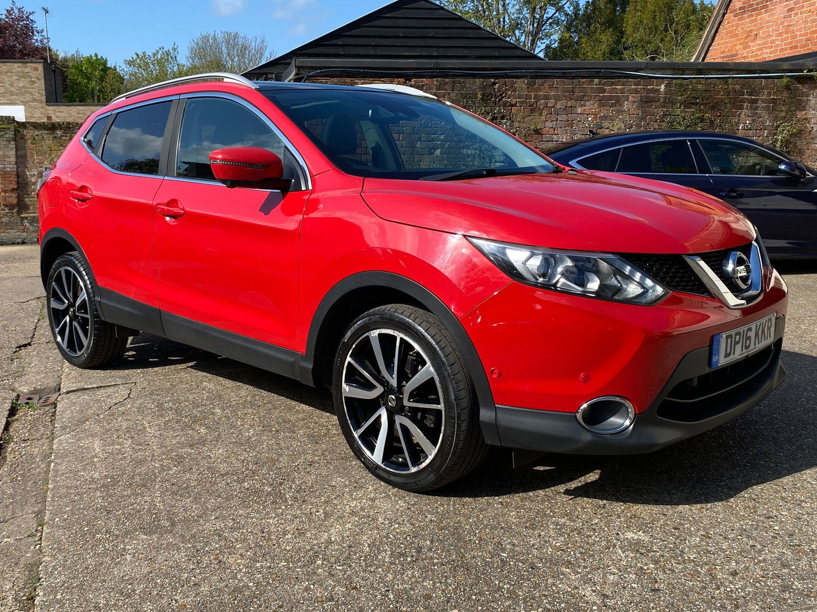 Nissan Qashqai 1.2 DIG-T Tekna SUV 5dr Petrol XTRON 2WD Euro 6 (s/s) (115 ps) 5dr Automatic 2016