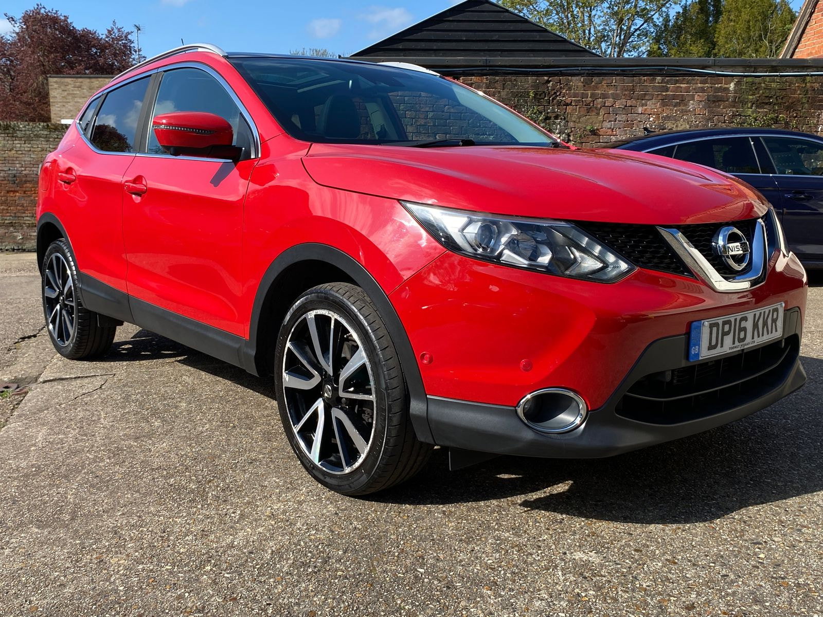 Nissan Qashqai 1.2 DIG-T Tekna SUV 5dr Petrol XTRON 2WD Euro 6 (s/s) (115 ps) 5dr Automatic 2016
