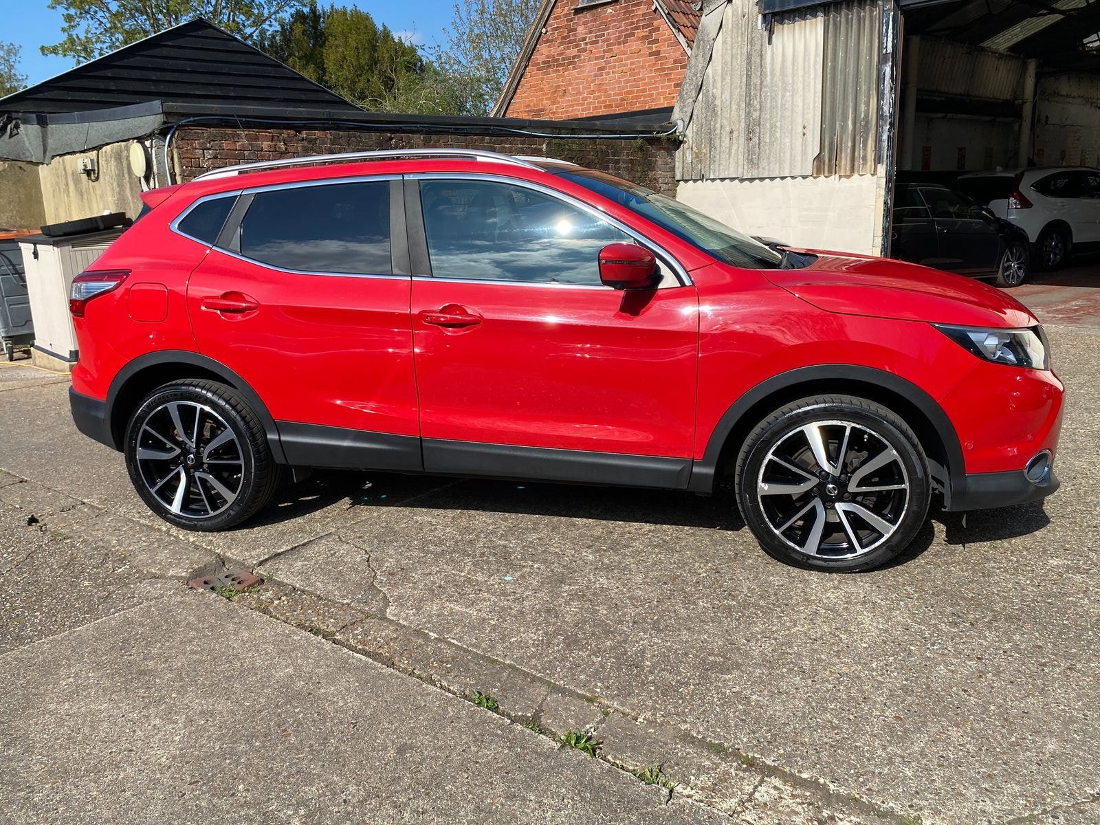 Nissan Qashqai 1.2 DIG-T Tekna SUV 5dr Petrol XTRON 2WD Euro 6 (s/s) (115 ps) 5dr Automatic 2016