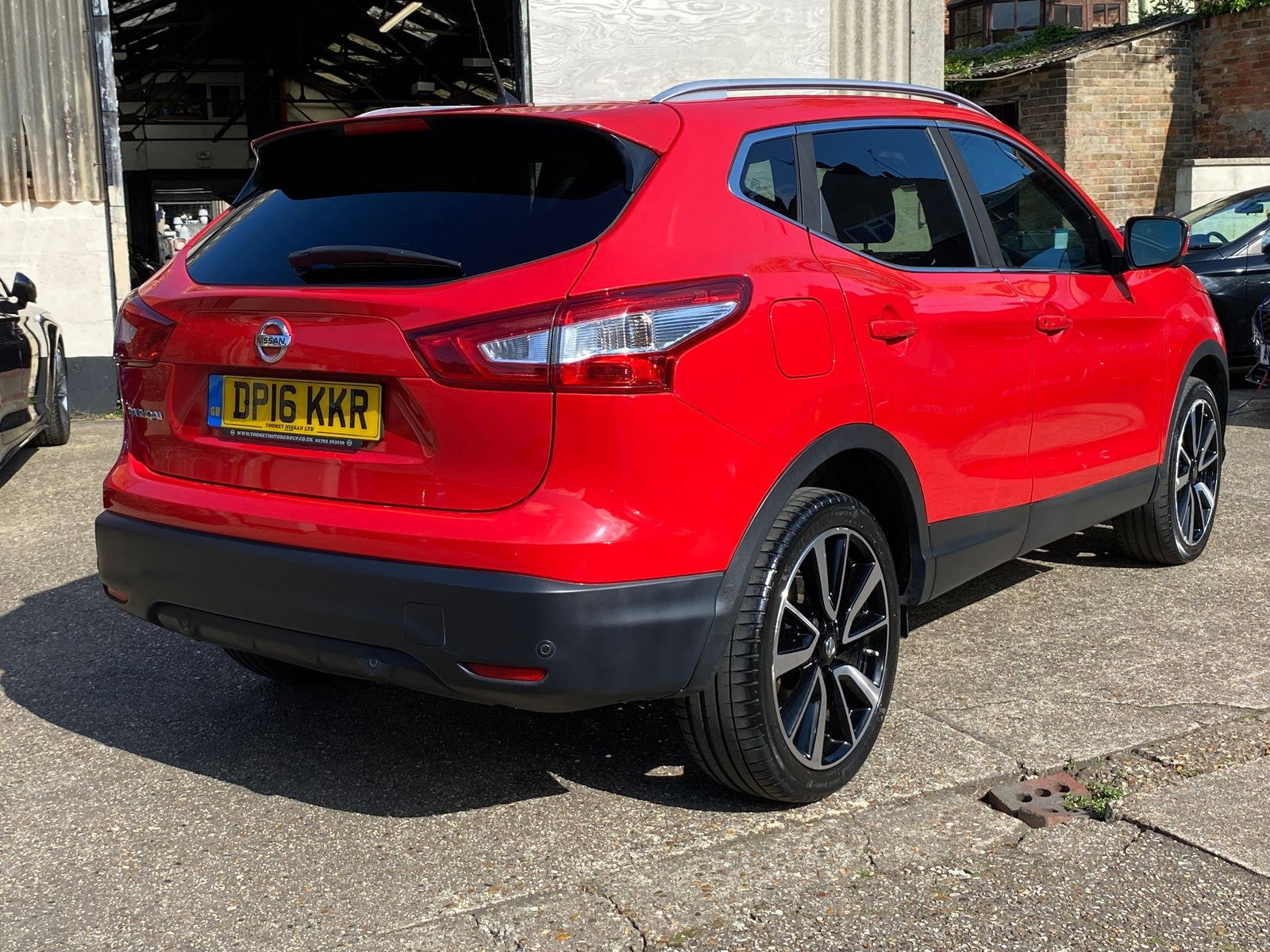Nissan Qashqai 1.2 DIG-T Tekna SUV 5dr Petrol XTRON 2WD Euro 6 (s/s) (115 ps) 5dr Automatic 2016