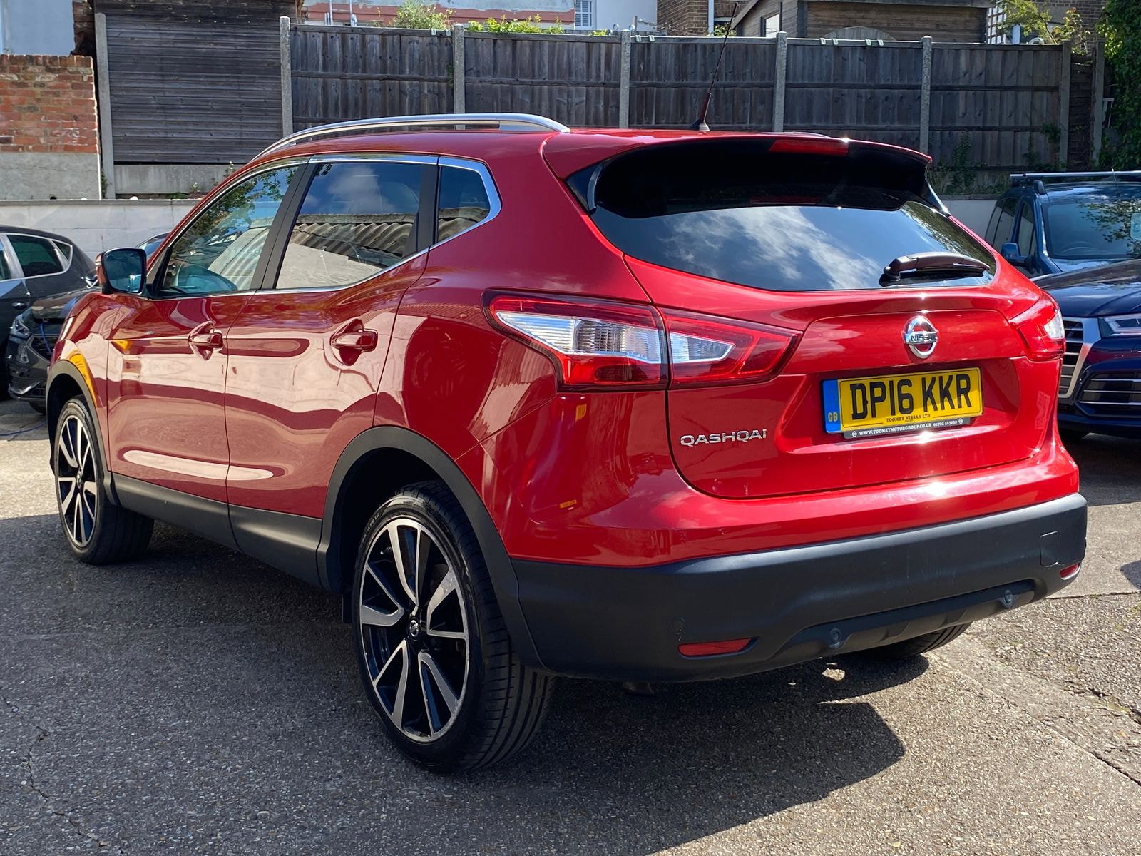 Nissan Qashqai 1.2 DIG-T Tekna SUV 5dr Petrol XTRON 2WD Euro 6 (s/s) (115 ps) 5dr Automatic 2016