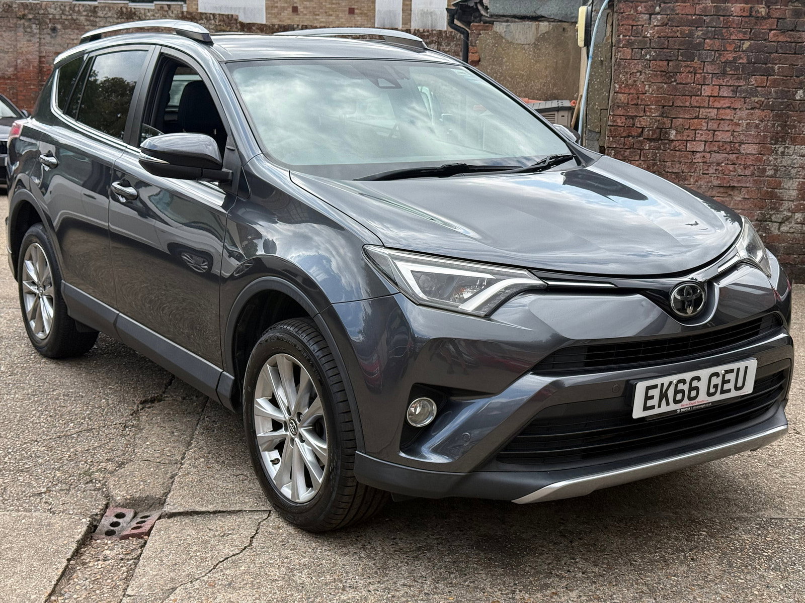 Toyota RAV4 2.0 V-Matic Excel SUV 5dr Petrol CVT 4WD Euro 6 (s/s) (Safety Sense, Nav) (151 ps) 5dr Automatic 2016