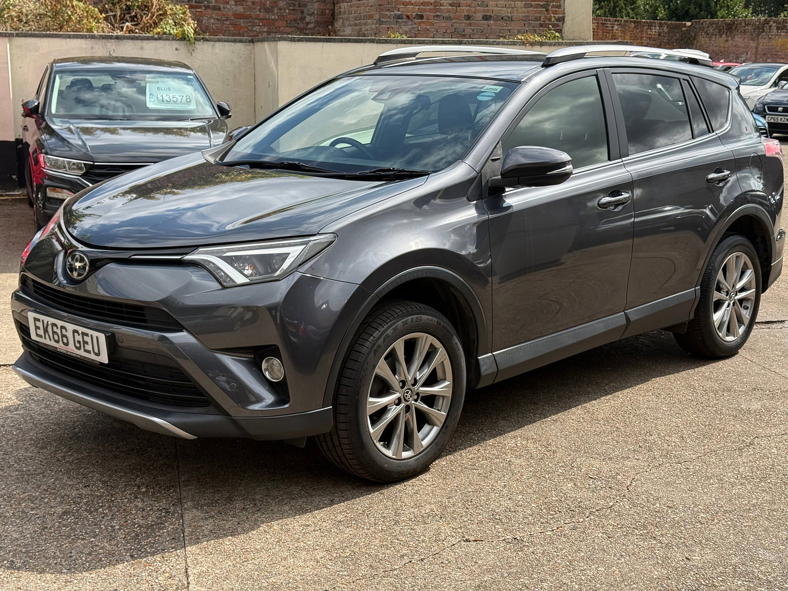 Toyota RAV4 2.0 V-Matic Excel SUV 5dr Petrol CVT 4WD Euro 6 (s/s) (Safety Sense, Nav) (151 ps) 5dr Automatic 2016