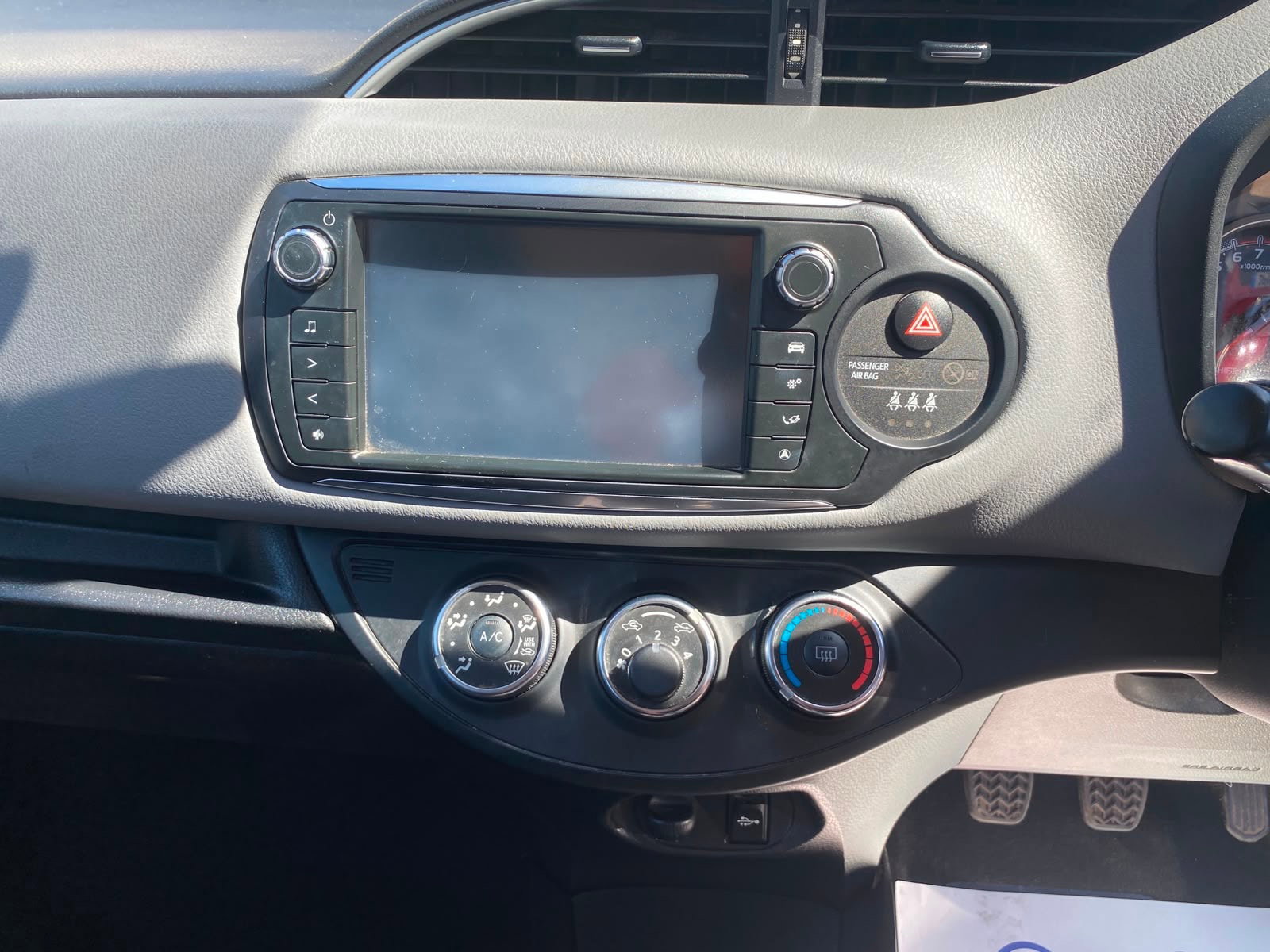 Toyota Yaris 1.33 Dual VVT-i Icon Hatchback 5dr Petrol Manual Euro 5 Euro 5 (99 ps) 5dr Manual 2014