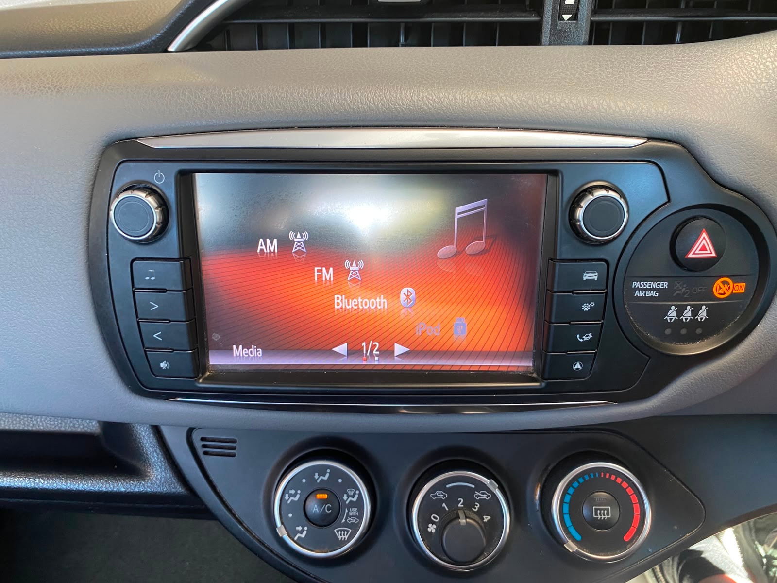 Toyota Yaris 1.33 Dual VVT-i Icon Hatchback 5dr Petrol Manual Euro 5 Euro 5 (99 ps) 5dr Manual 2014