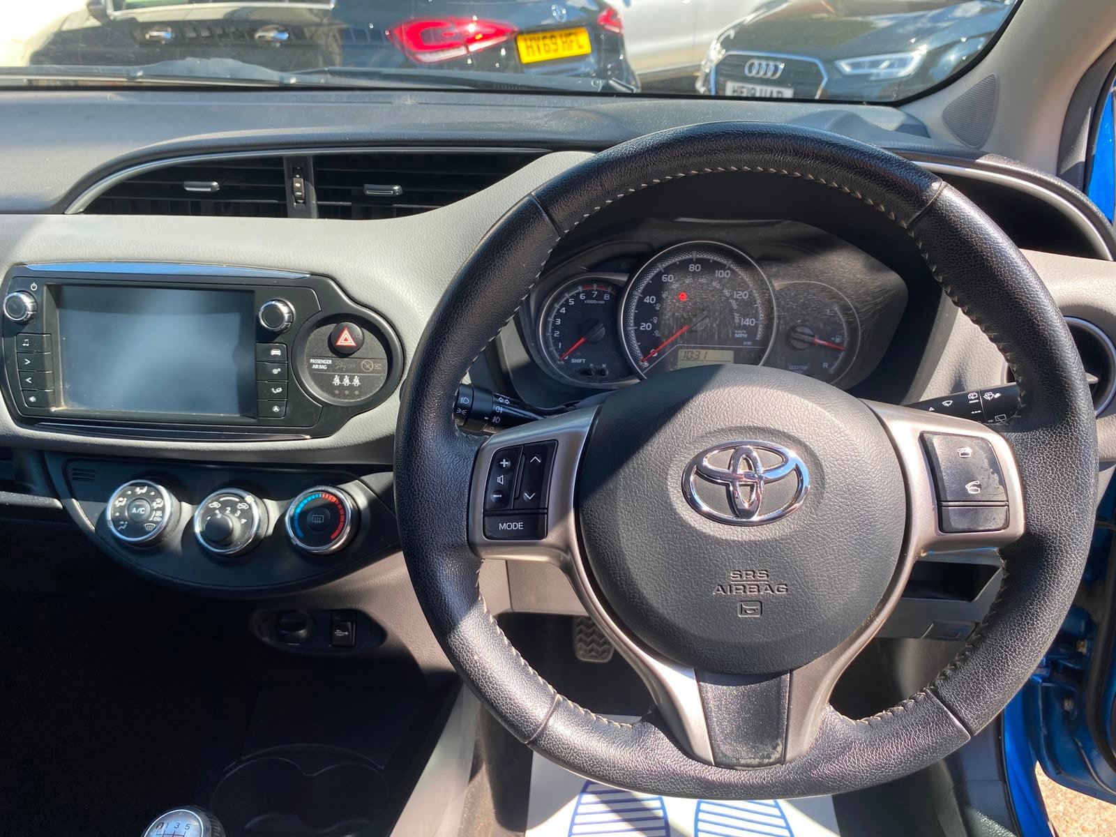 Toyota Yaris 1.33 Dual VVT-i Icon Hatchback 5dr Petrol Manual Euro 5 Euro 5 (99 ps) 5dr Manual 2014