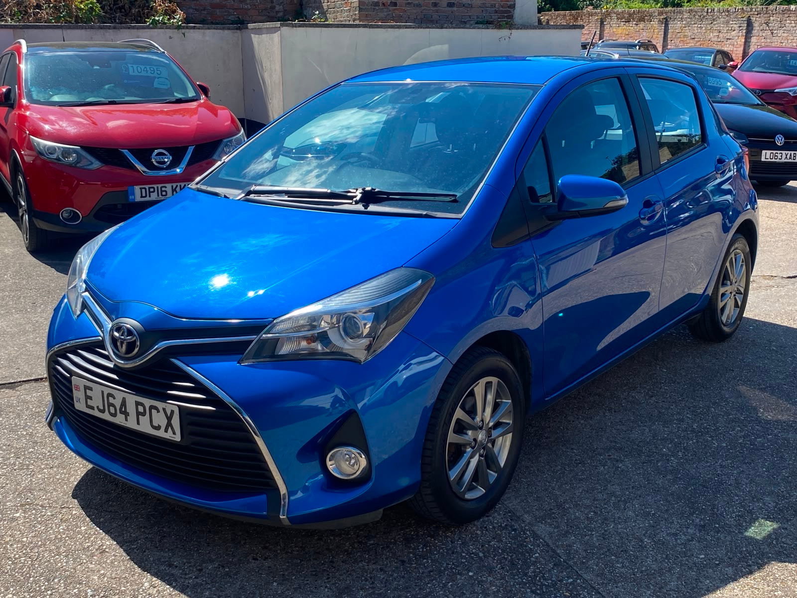 Toyota Yaris 1.33 Dual VVT-i Icon Hatchback 5dr Petrol Manual Euro 5 Euro 5 (99 ps) 5dr Manual 2014