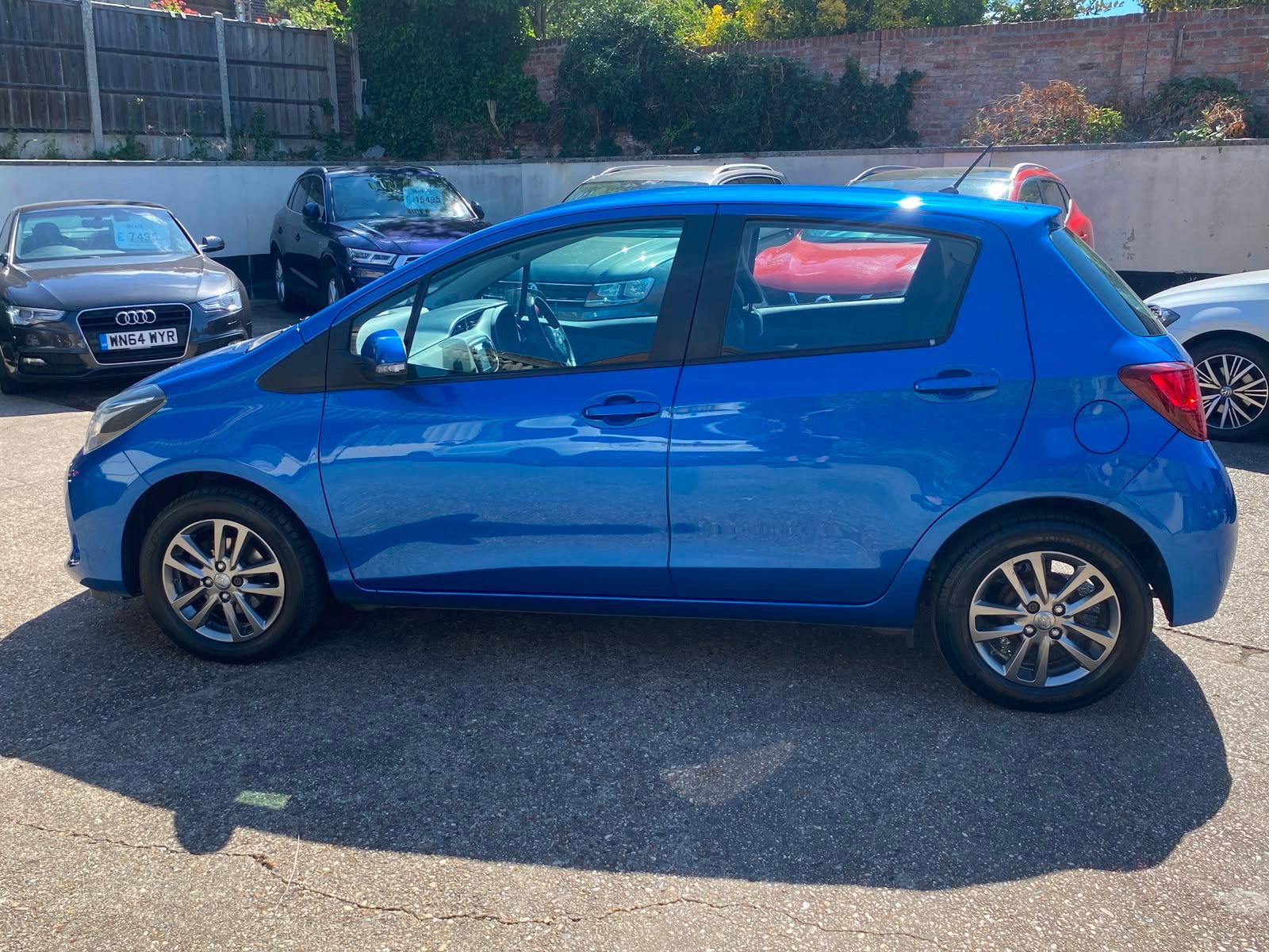 Toyota Yaris 1.33 Dual VVT-i Icon Hatchback 5dr Petrol Manual Euro 5 Euro 5 (99 ps) 5dr Manual 2014