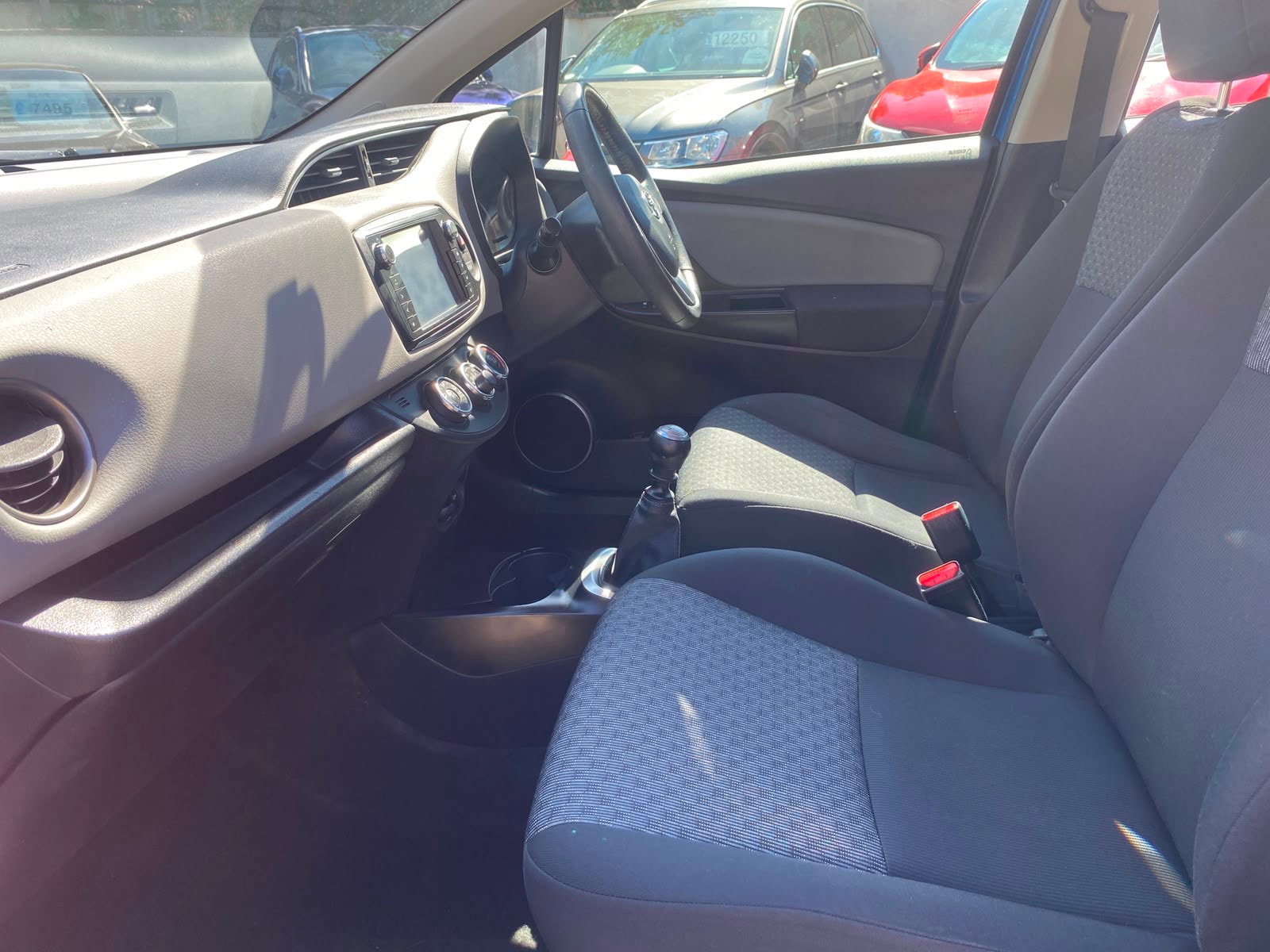 Toyota Yaris 1.33 Dual VVT-i Icon Hatchback 5dr Petrol Manual Euro 5 Euro 5 (99 ps) 5dr Manual 2014