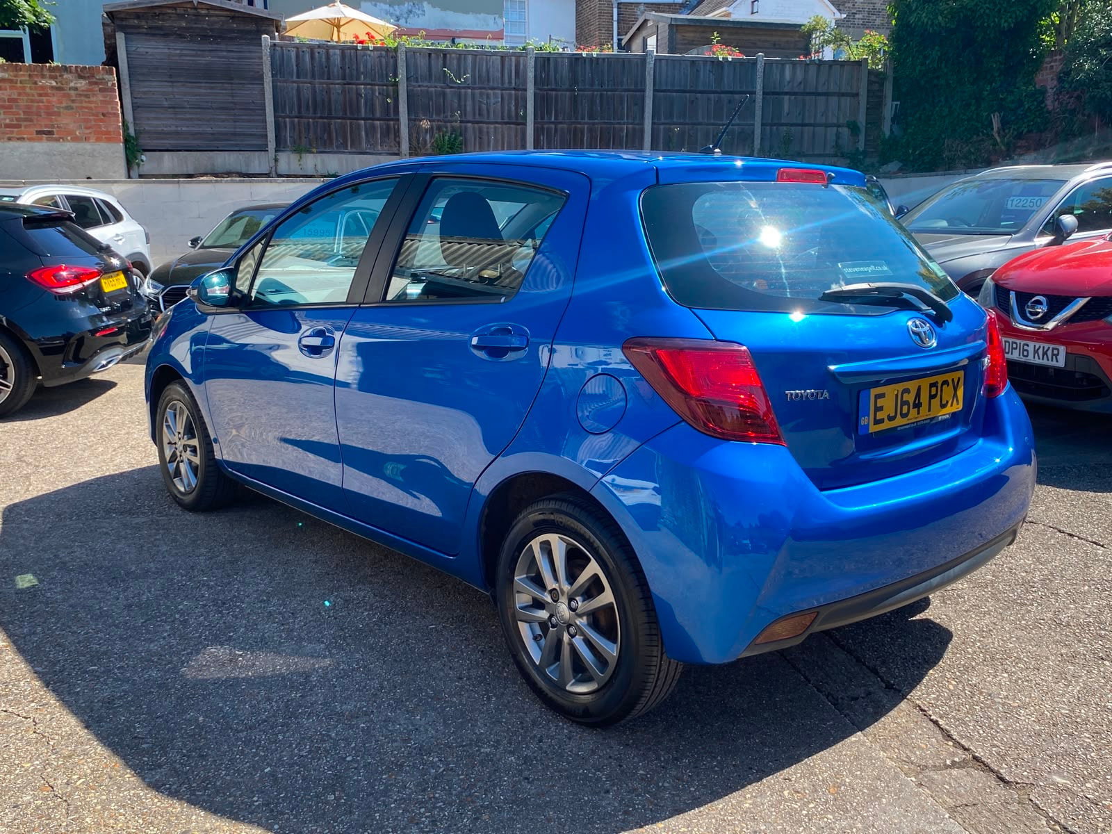 Toyota Yaris 1.33 Dual VVT-i Icon Hatchback 5dr Petrol Manual Euro 5 Euro 5 (99 ps) 5dr Manual 2014