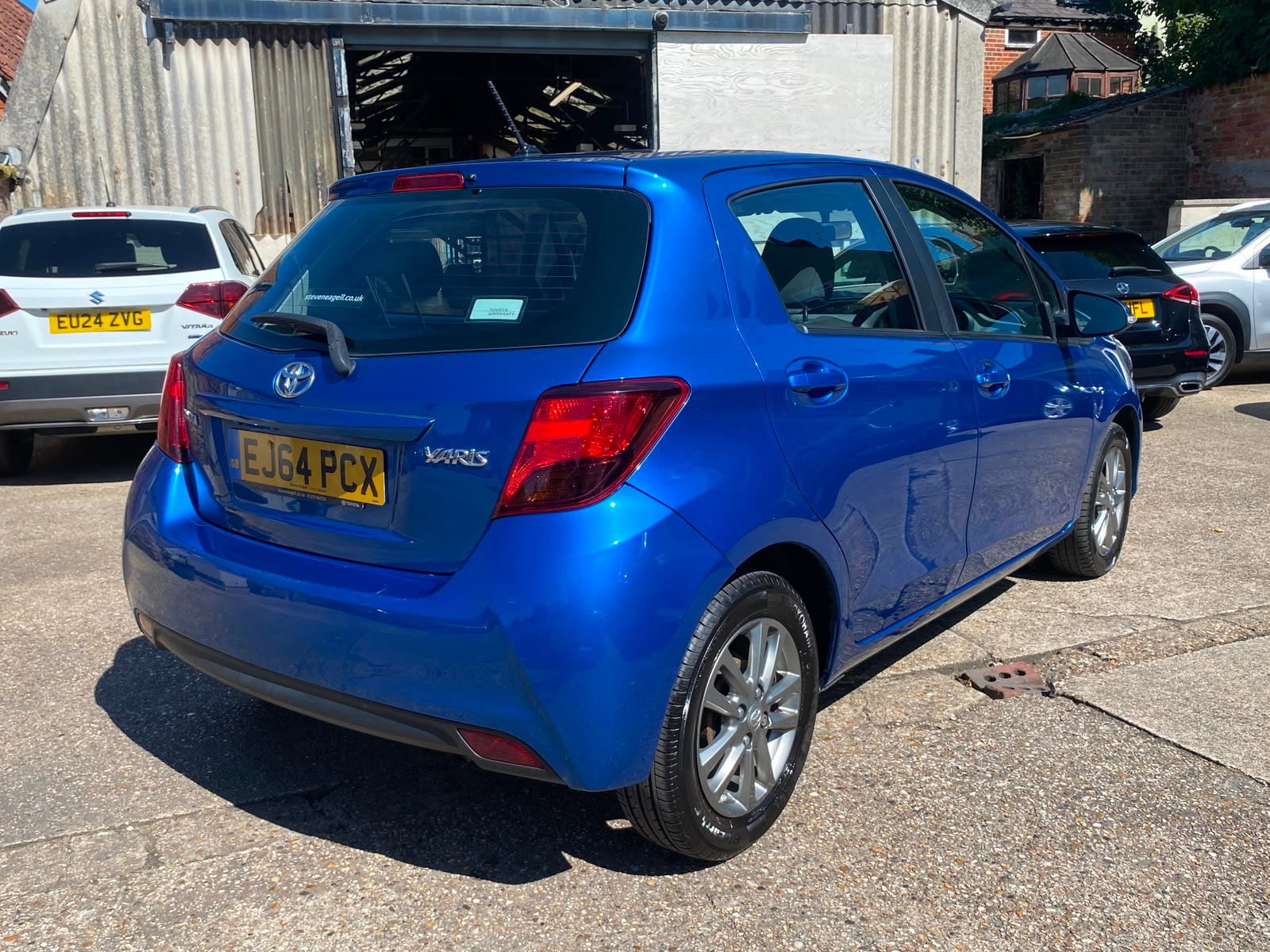 Toyota Yaris 1.33 Dual VVT-i Icon Hatchback 5dr Petrol Manual Euro 5 Euro 5 (99 ps) 5dr Manual 2014
