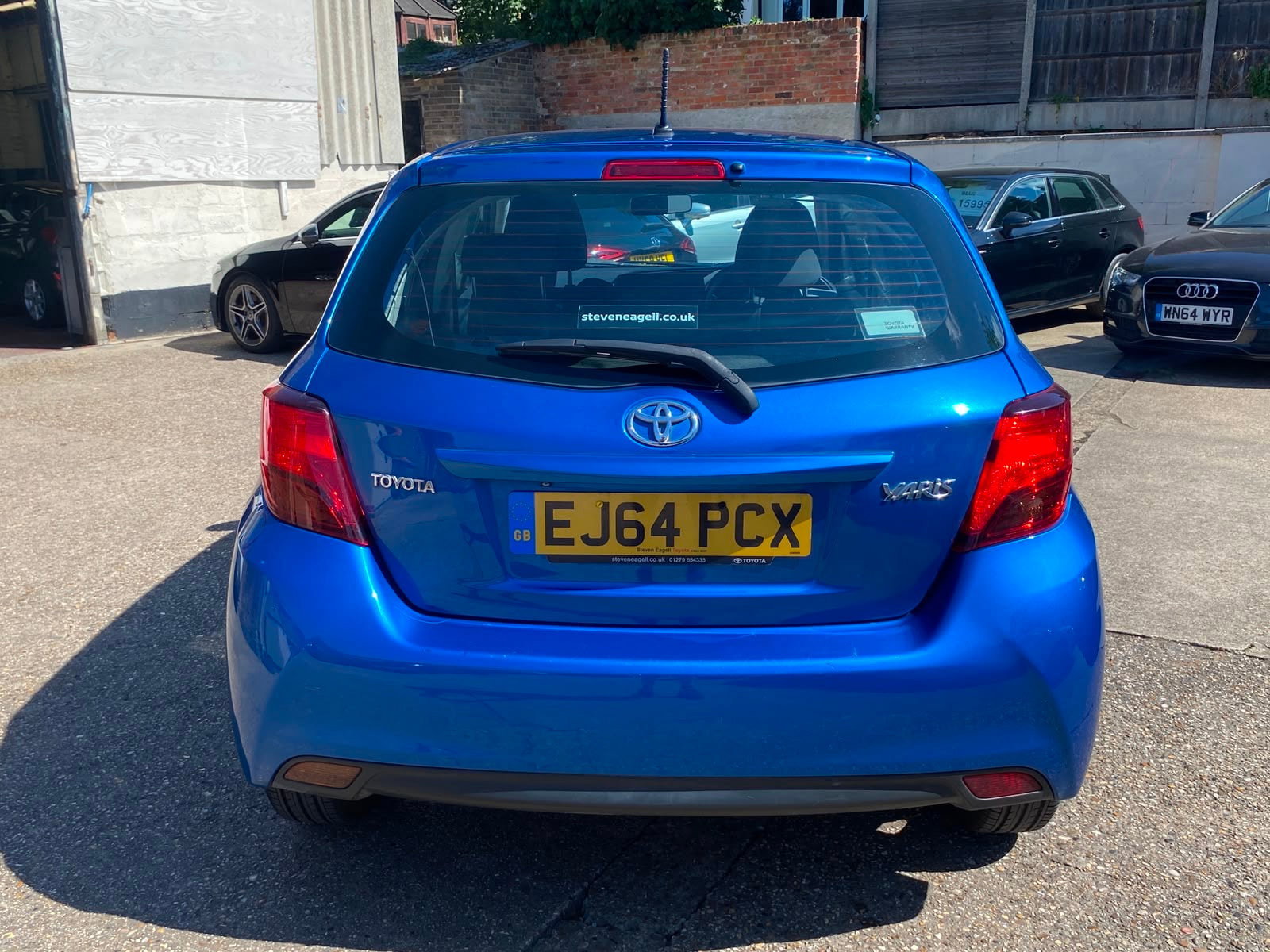 Toyota Yaris 1.33 Dual VVT-i Icon Hatchback 5dr Petrol Manual Euro 5 Euro 5 (99 ps) 5dr Manual 2014