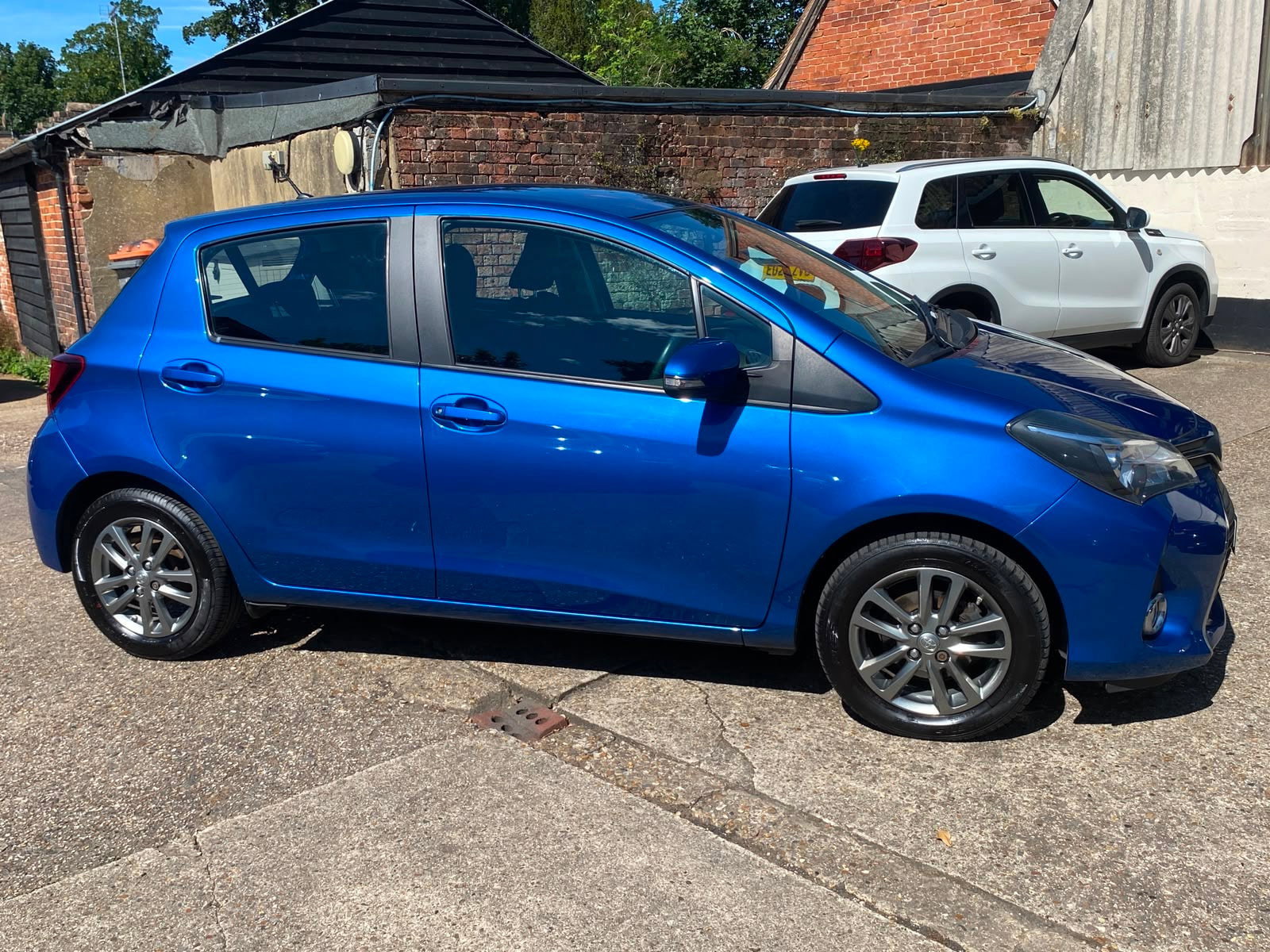 Toyota Yaris 1.33 Dual VVT-i Icon Hatchback 5dr Petrol Manual Euro 5 Euro 5 (99 ps) 5dr Manual 2014