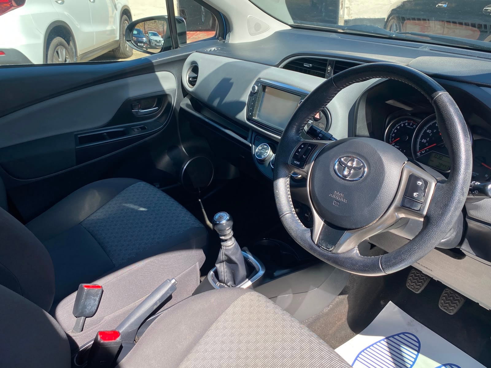 Toyota Yaris 1.33 Dual VVT-i Icon Hatchback 5dr Petrol Manual Euro 5 Euro 5 (99 ps) 5dr Manual 2014