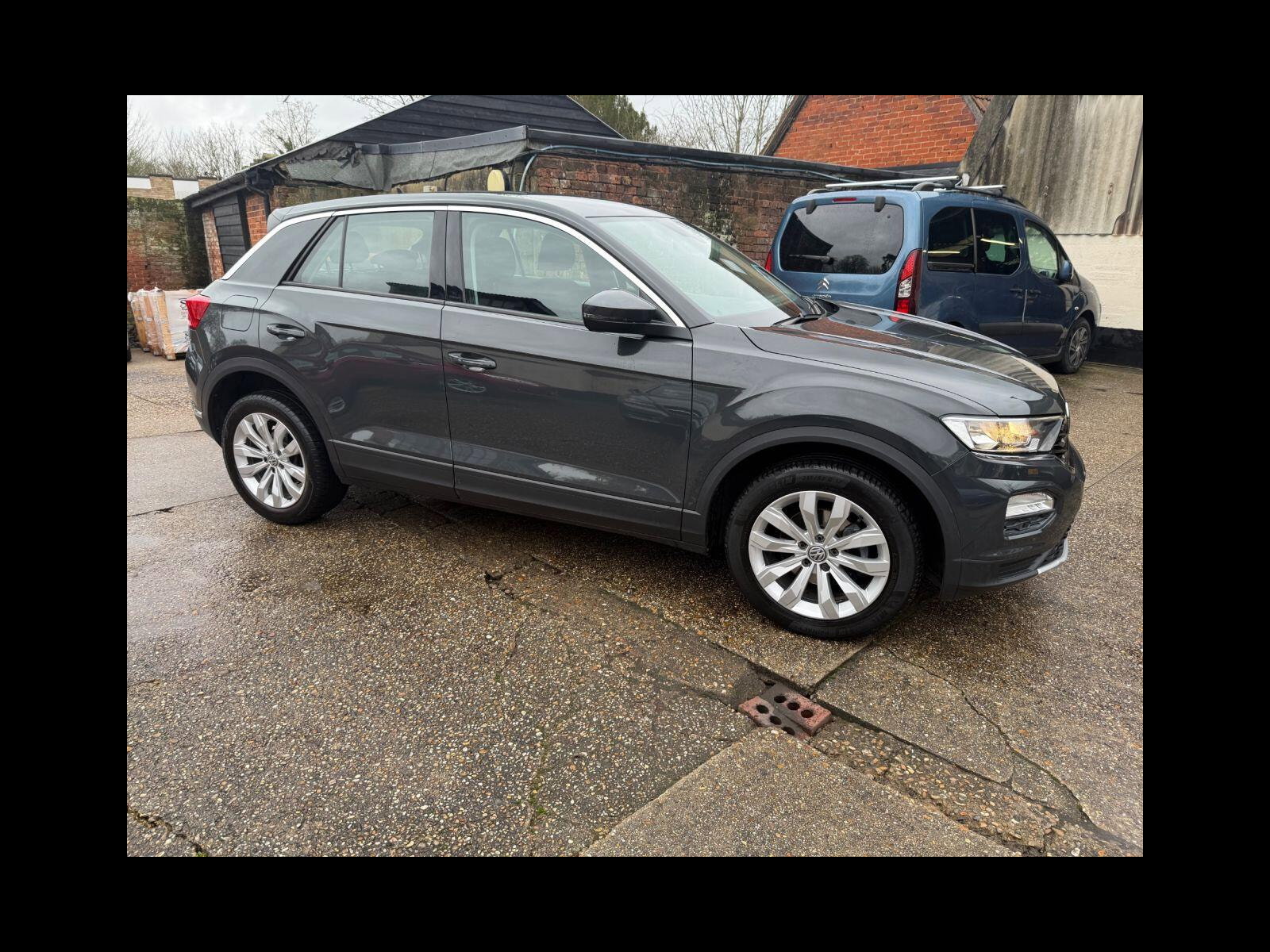 Volkswagen T-Roc 1.0 TSI GPF SE SUV 5dr Petrol Manual Euro 6 (s/s) (115 ps) Carplay, Reverse Camera, Rear PDC. 5dr Manual 2020