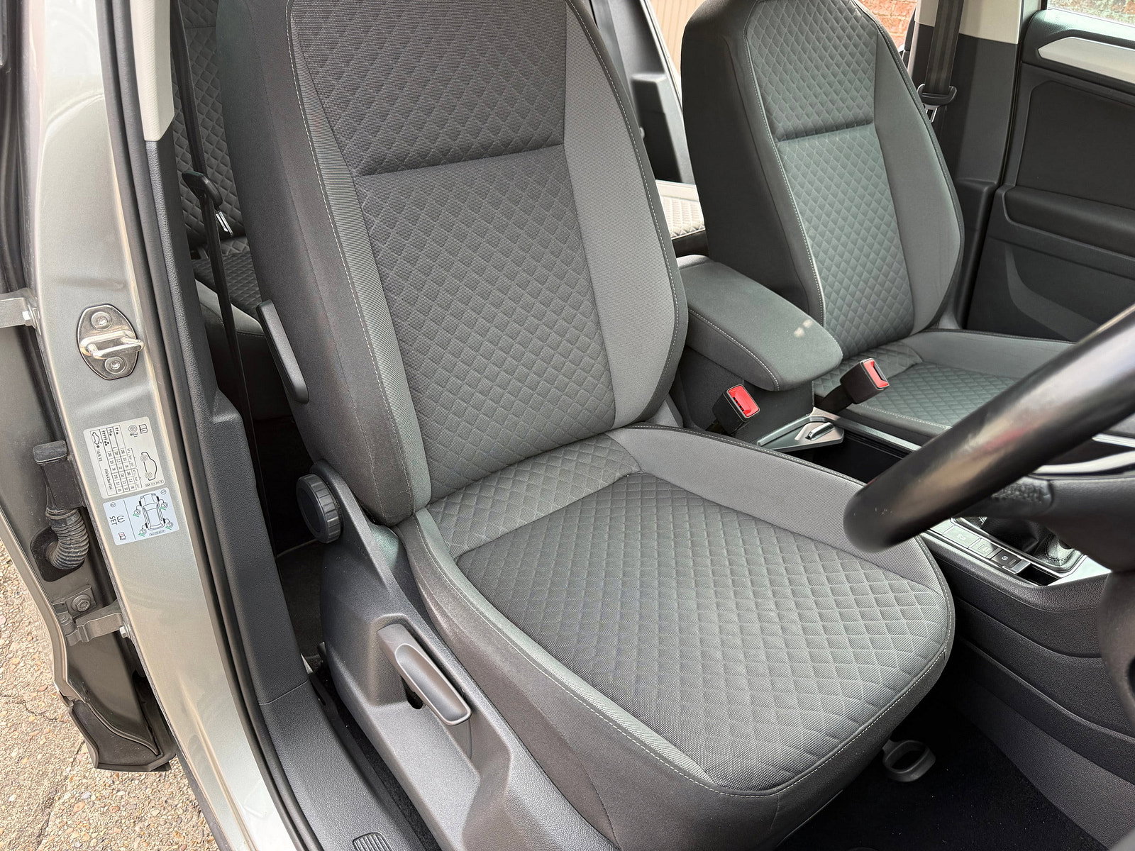 Volkswagen Tiguan 2.0 TDI BlueMotion Tech SE Navigation SUV 5dr Diesel Manual 4Motion Euro 6 (s/s) (150 ps) 5dr Manual 2016