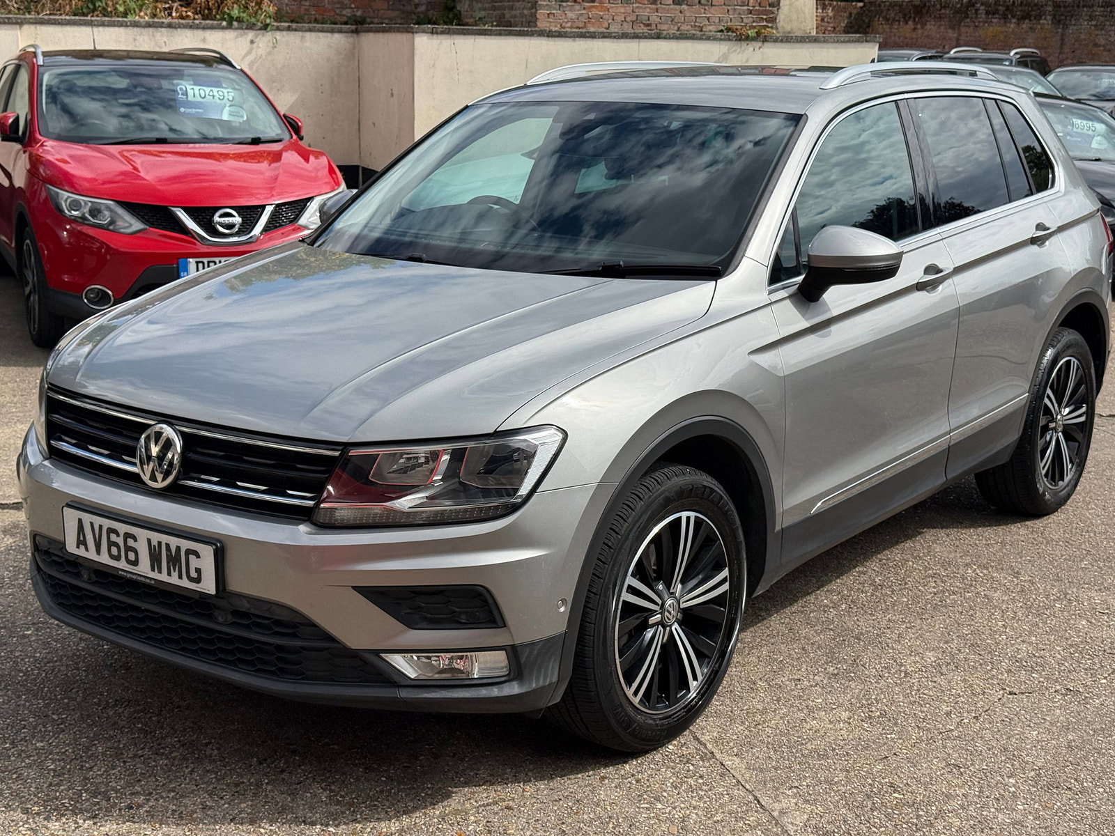 Volkswagen Tiguan 2.0 TDI BlueMotion Tech SE Navigation SUV 5dr Diesel Manual 4Motion Euro 6 (s/s) (150 ps) 5dr Manual 2016