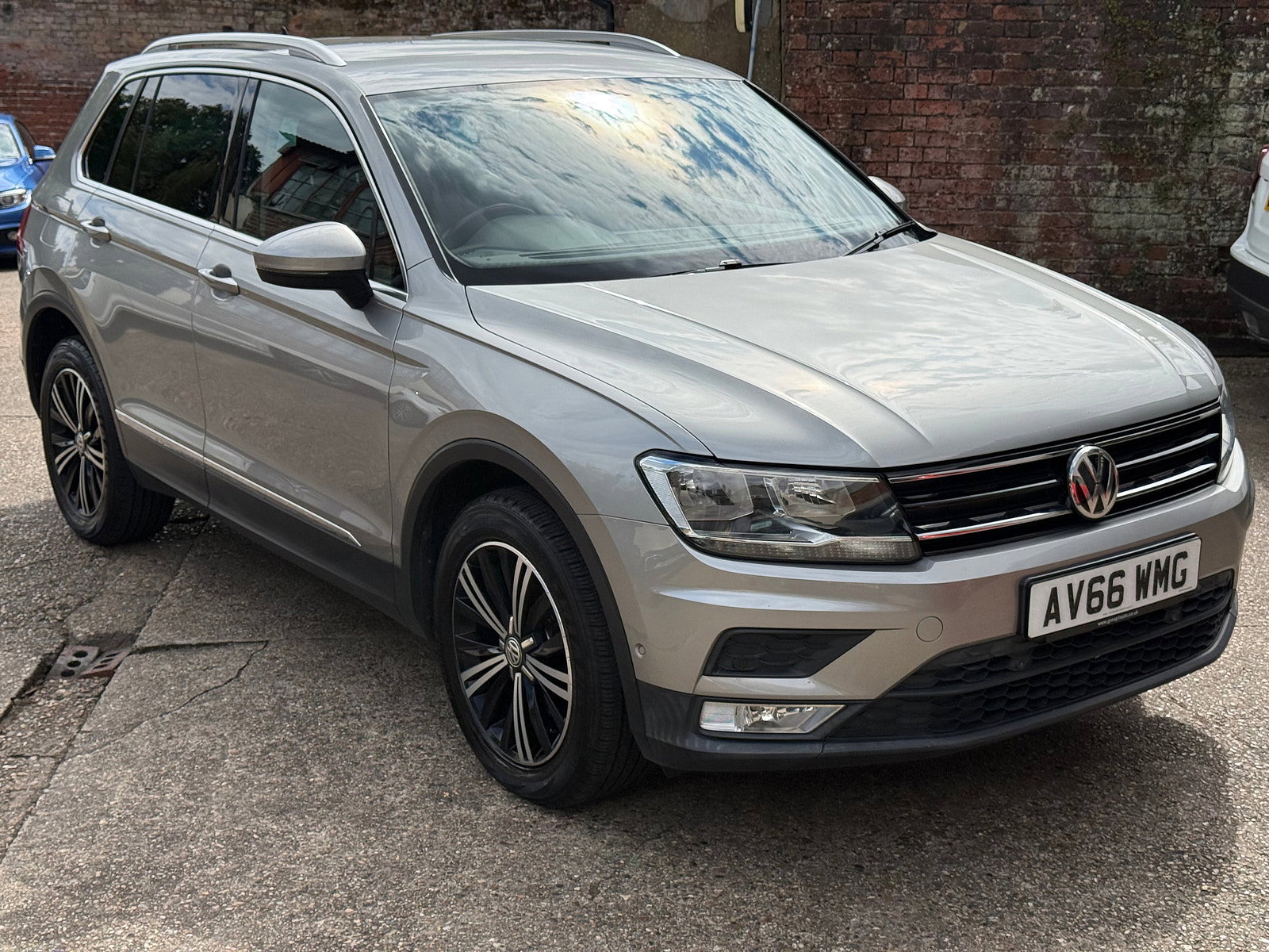 Volkswagen Tiguan 2.0 TDI BlueMotion Tech SE Navigation SUV 5dr Diesel Manual 4Motion Euro 6 (s/s) (150 ps) 5dr Manual 2016