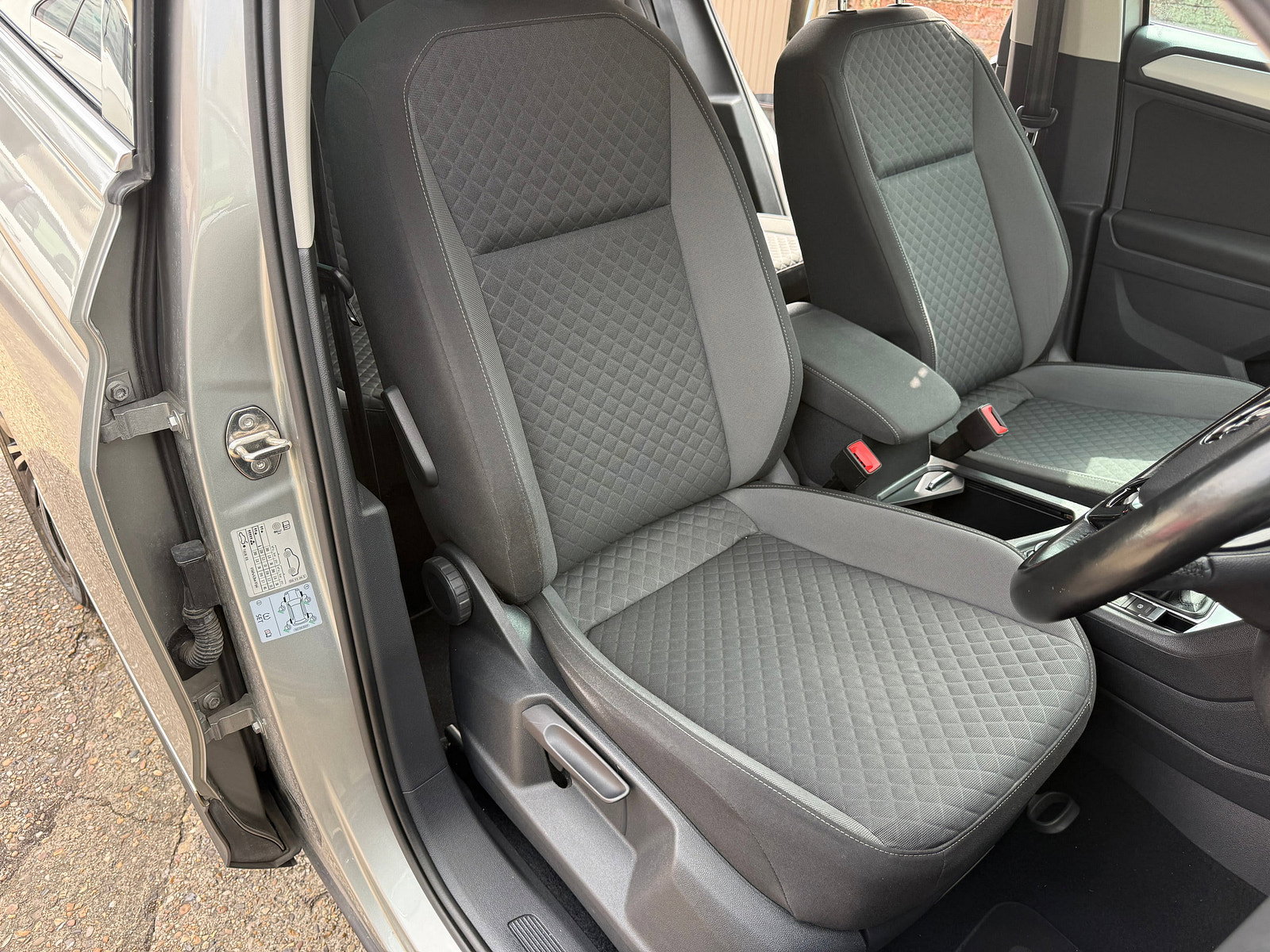 Volkswagen Tiguan 2.0 TDI BlueMotion Tech SE Navigation SUV 5dr Diesel Manual 4Motion Euro 6 (s/s) (150 ps) 5dr Manual 2016