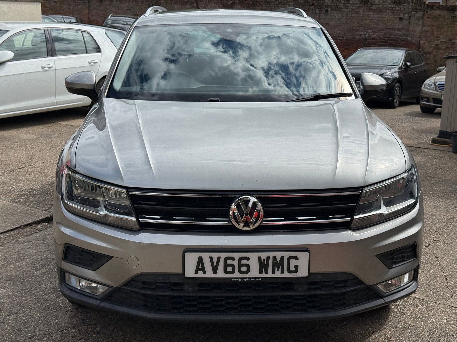 Volkswagen Tiguan 2.0 TDI BlueMotion Tech SE Navigation SUV 5dr Diesel Manual 4Motion Euro 6 (s/s) (150 ps) 5dr Manual 2016