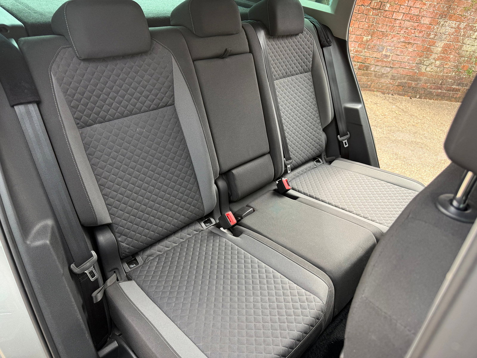 Volkswagen Tiguan 2.0 TDI BlueMotion Tech SE Navigation SUV 5dr Diesel Manual 4Motion Euro 6 (s/s) (150 ps) 5dr Manual 2016
