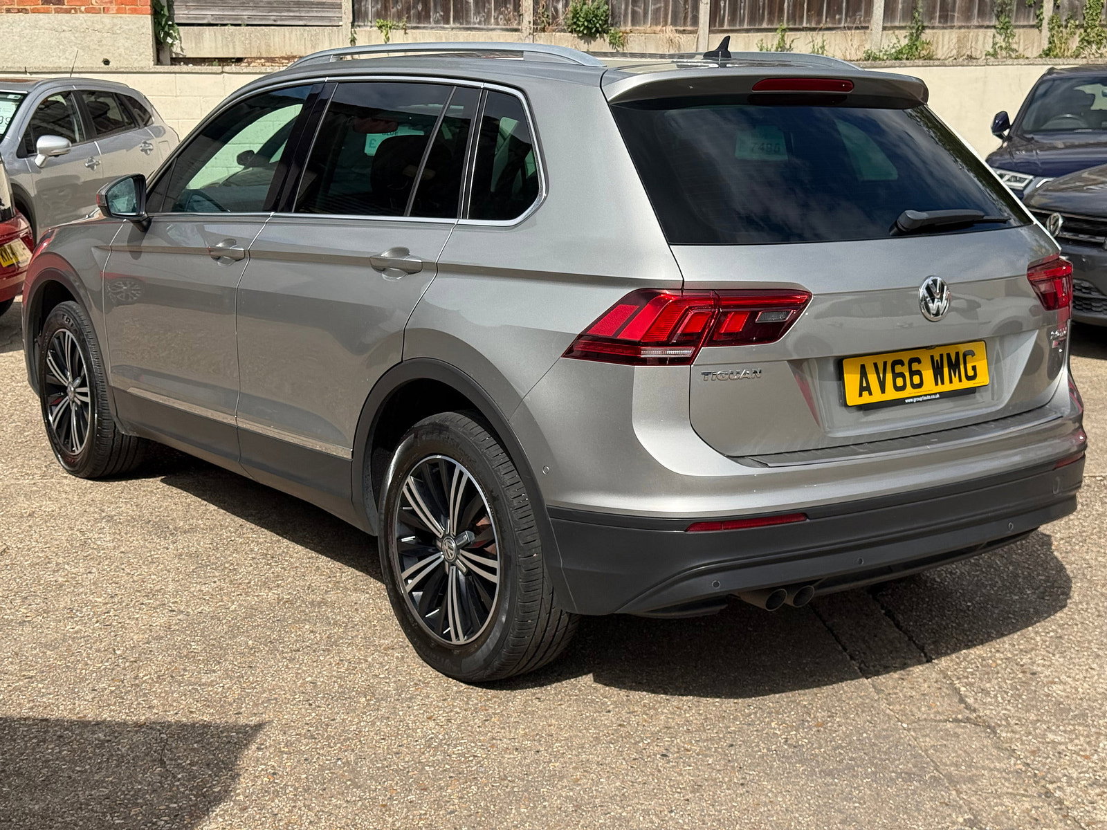 Volkswagen Tiguan 2.0 TDI BlueMotion Tech SE Navigation SUV 5dr Diesel Manual 4Motion Euro 6 (s/s) (150 ps) 5dr Manual 2016