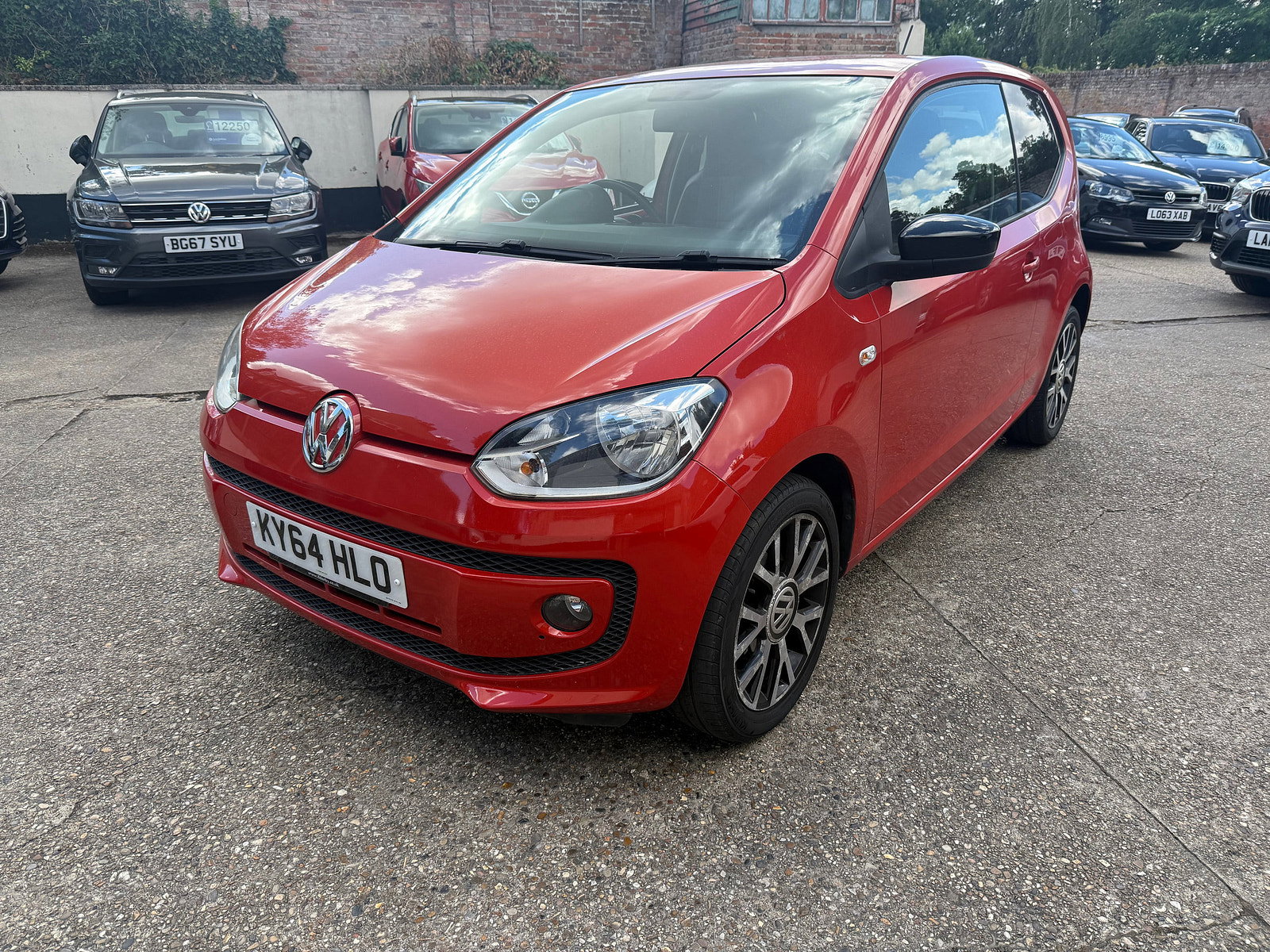 Volkswagen up! 1.0 Groove up! Hatchback 3dr Petrol Manual Euro 5 (75 ps) 3dr Manual 2014