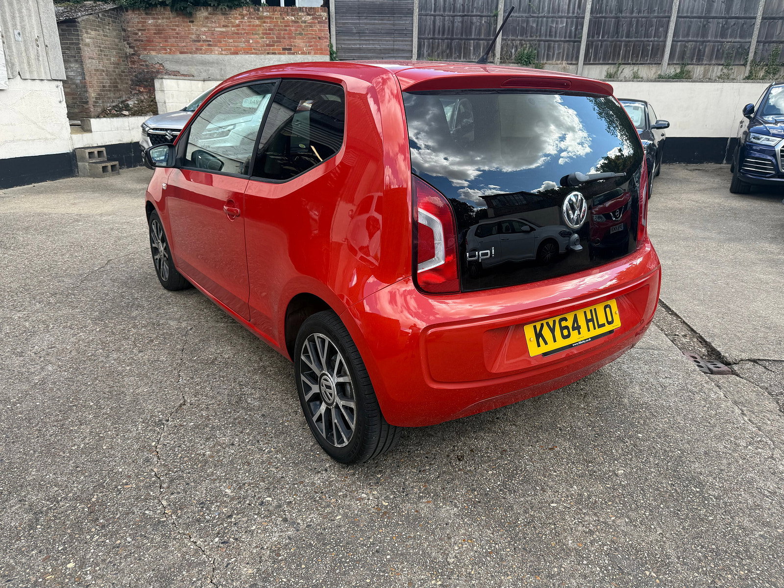 Volkswagen up! 1.0 Groove up! Hatchback 3dr Petrol Manual Euro 5 (75 ps) 3dr Manual 2014