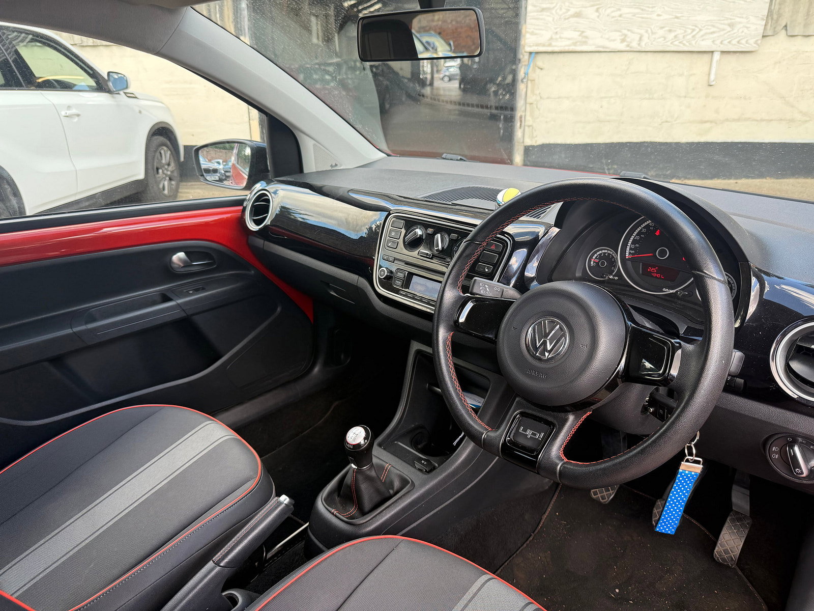 Volkswagen up! 1.0 Groove up! Hatchback 3dr Petrol Manual Euro 5 (75 ps) 3dr Manual 2014