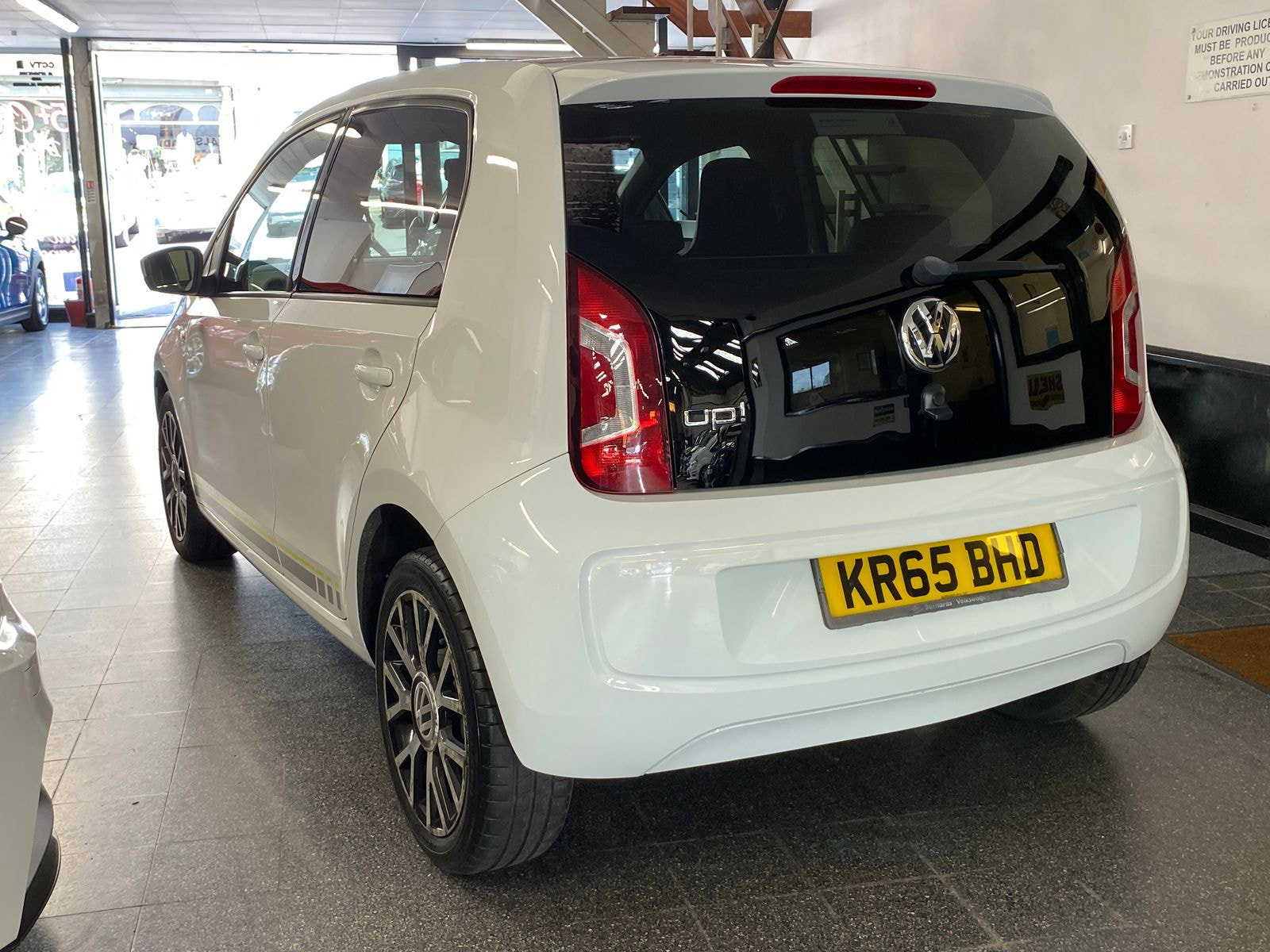 Volkswagen up! 1.0 Street up! Hatchback 5dr Petrol Manual Euro 6 (75 ps) 5dr Manual 2015