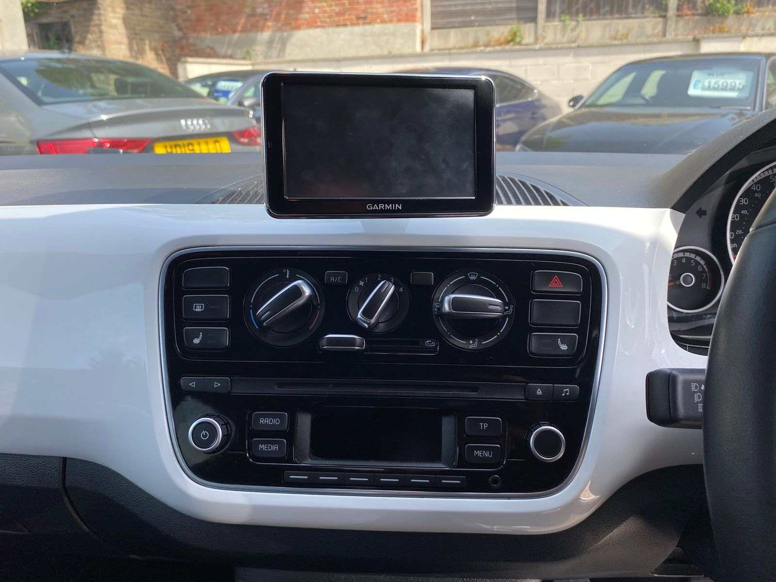 Volkswagen up! 1.0 Street up! Hatchback 5dr Petrol Manual Euro 6 (75 ps) 5dr Manual 2015