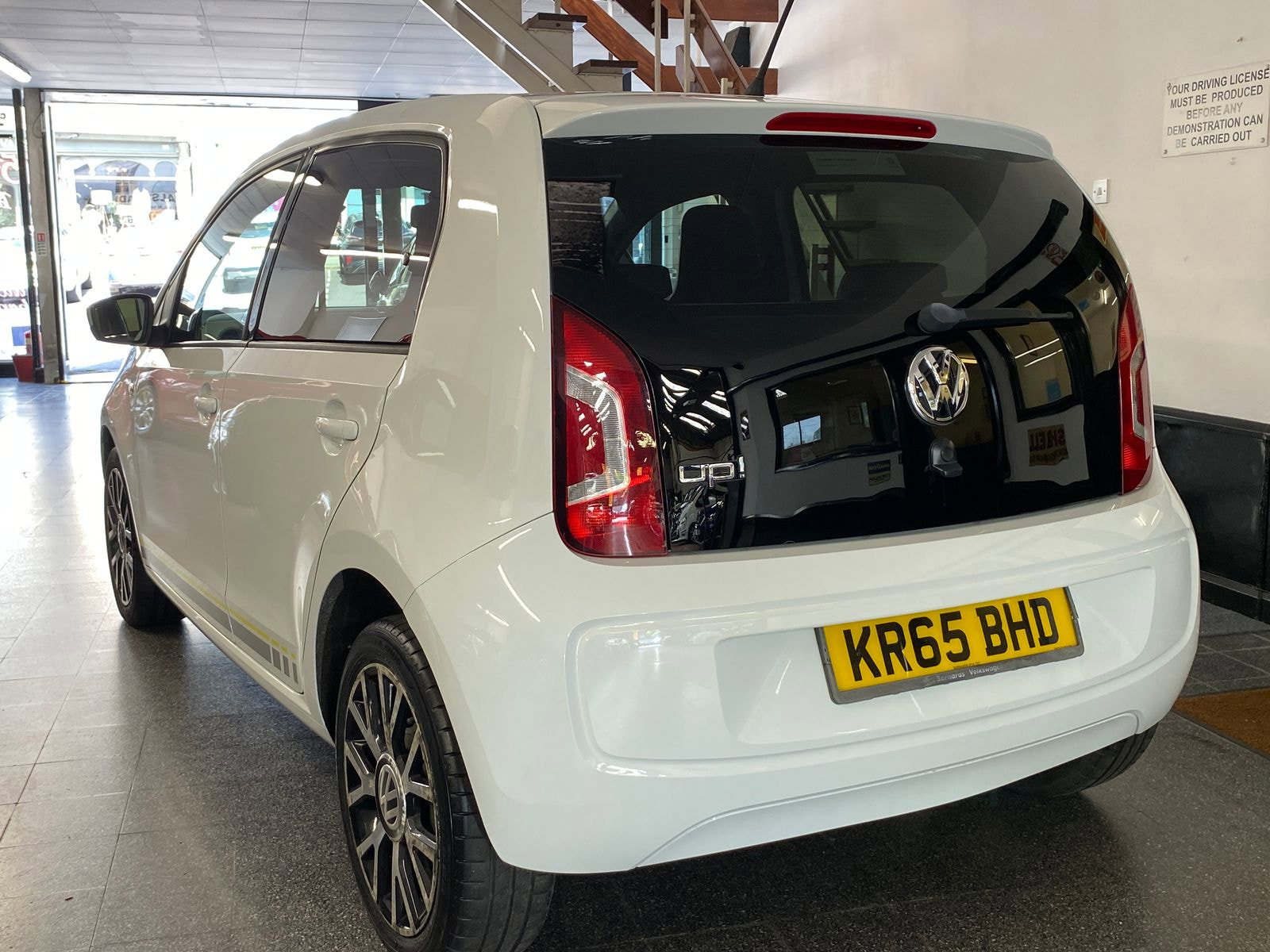 Volkswagen up! 1.0 Street up! Hatchback 5dr Petrol Manual Euro 6 (75 ps) 5dr Manual 2015