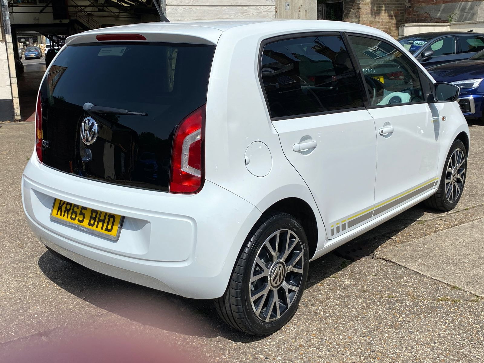 Volkswagen up! 1.0 Street up! Hatchback 5dr Petrol Manual Euro 6 (75 ps) 5dr Manual 2015