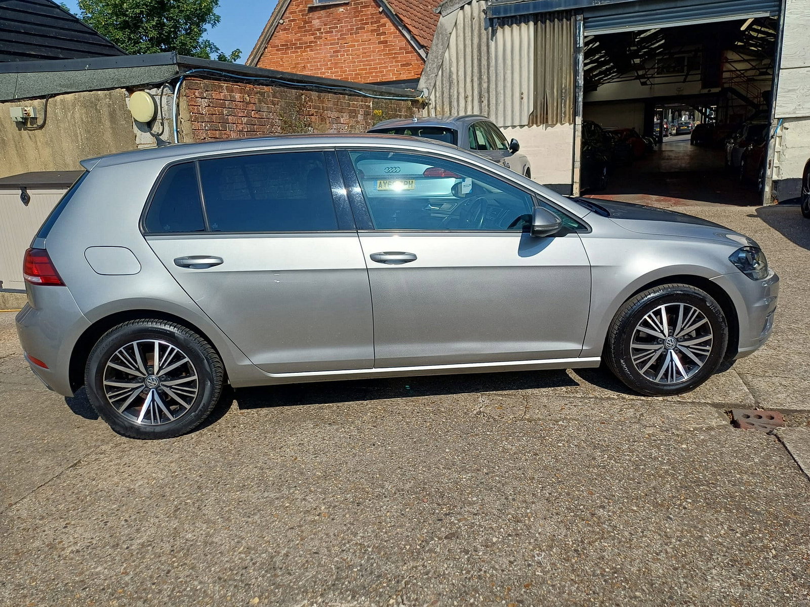 Volkswagen Golf 1.4 TSI BlueMotion Tech SE Nav Hatchback 5dr Petrol DSG Euro 6 (s/s) (125 ps) 5dr Automatic 2018