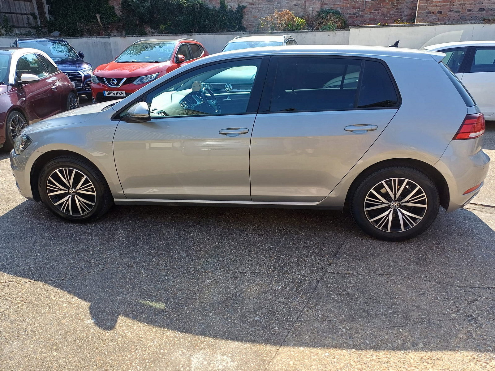 Volkswagen Golf 1.4 TSI BlueMotion Tech SE Nav Hatchback 5dr Petrol DSG Euro 6 (s/s) (125 ps) 5dr Automatic 2018